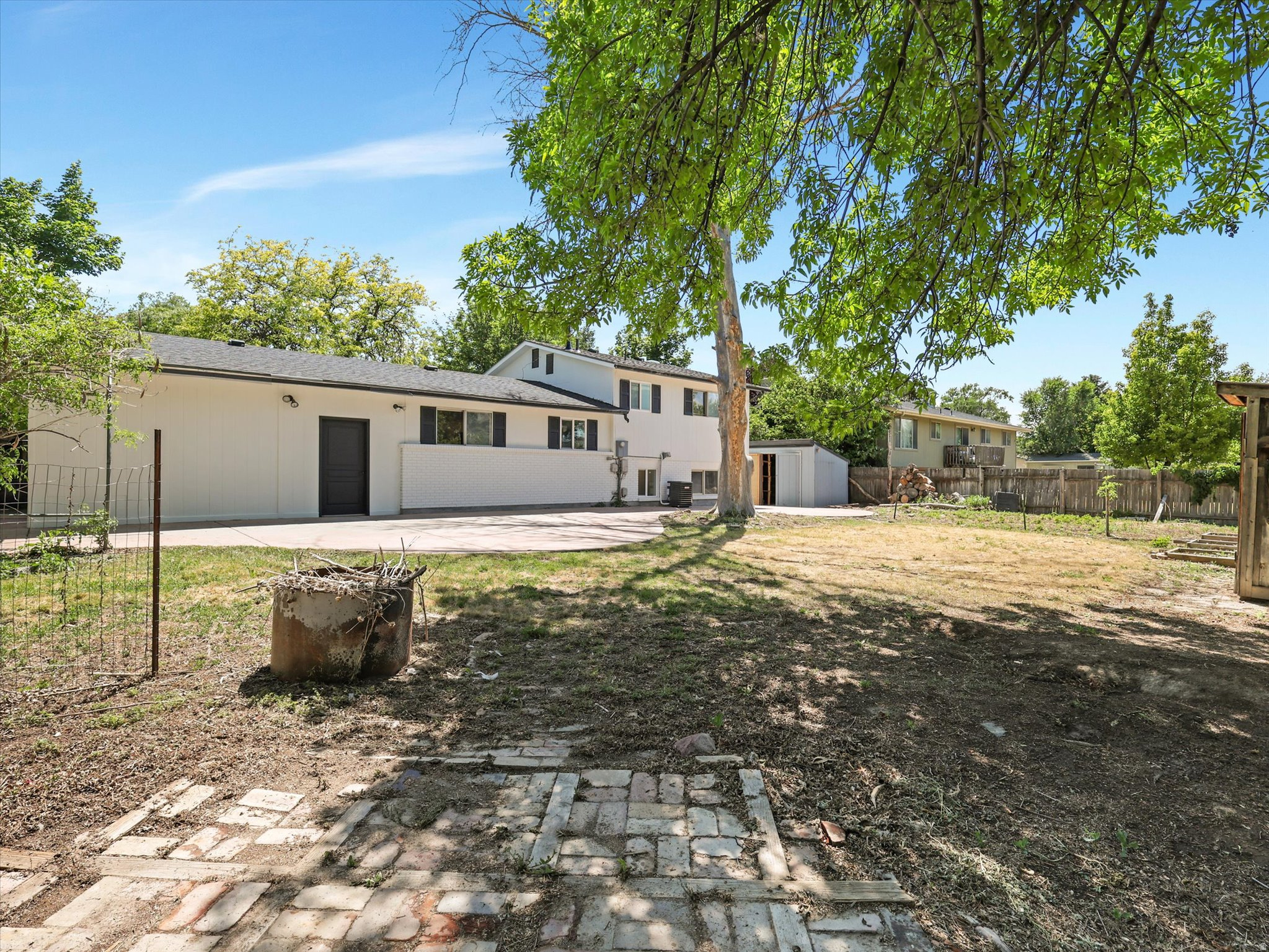 HOLLOW ESTATES - Residential