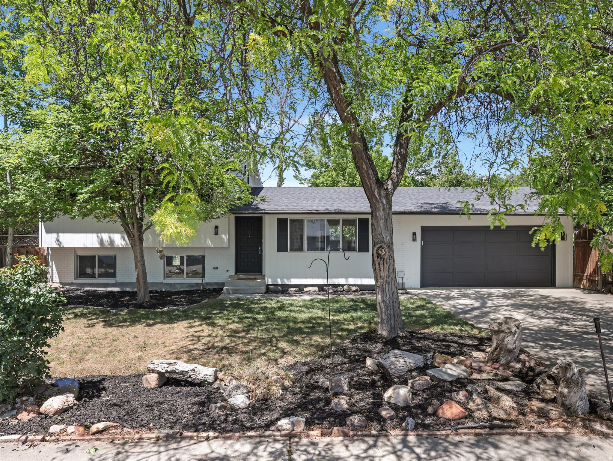 HOLLOW ESTATES - Residential