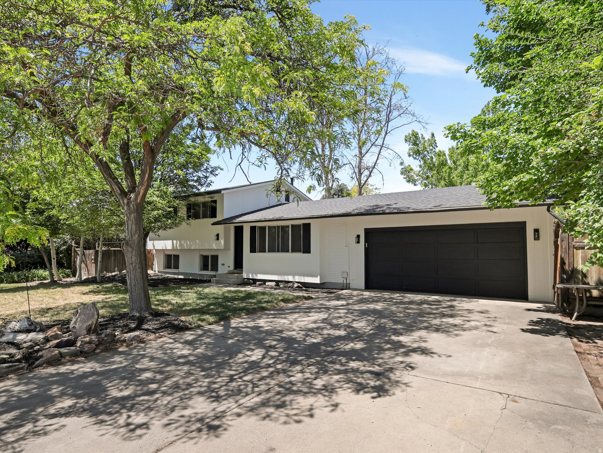 HOLLOW ESTATES - Residential