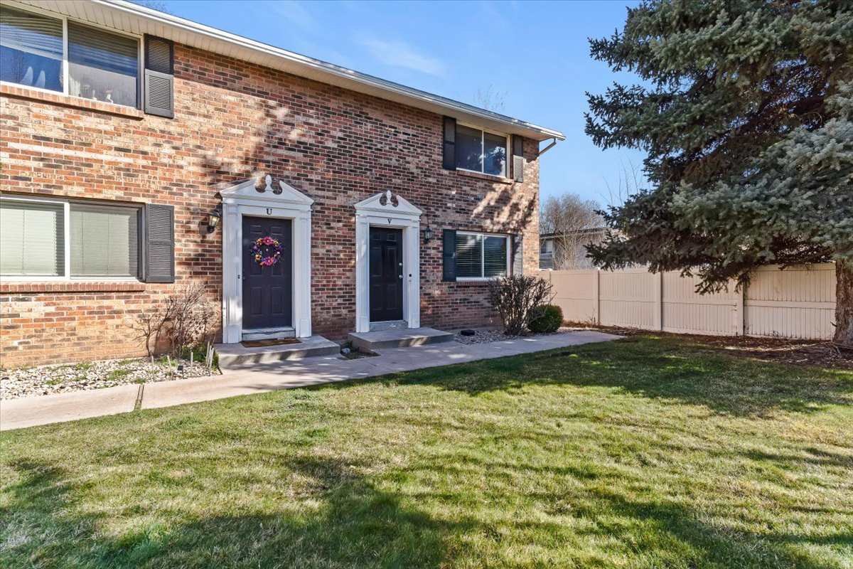 COLONIAL GARDENS - Residential
