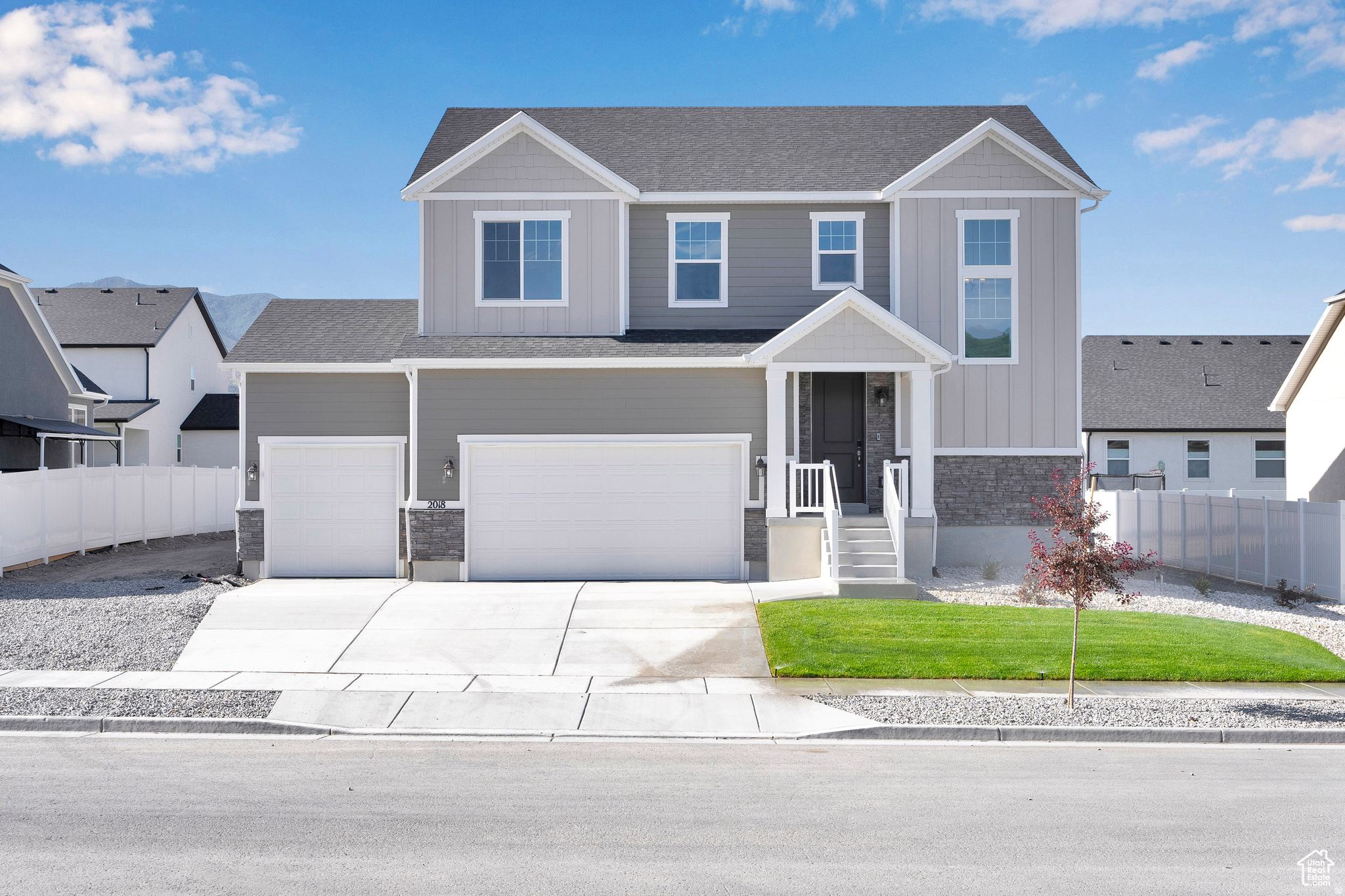 Current Incentives have rates as low as 4.99% FHA/VA. Beautiful 2-story Bedford floor plan available in the development at the base of the Mountain in Lake Point. Inside, you'll find a spacious great room, a kitchen with beautiful quartz countertops, a center island, a breakfast dining area, and a sliding glass door leading to a spacious backyard. The lavish owner's suite boasts an immense walk-in closet and deluxe master bath and is separated from two additional bedrooms for privacy.