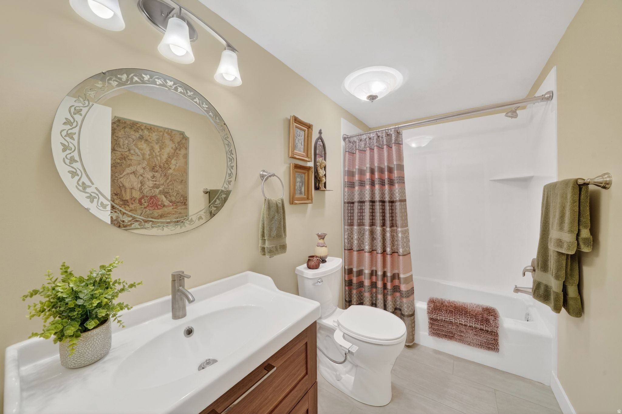 THREE FOUNTAINS - Residential
