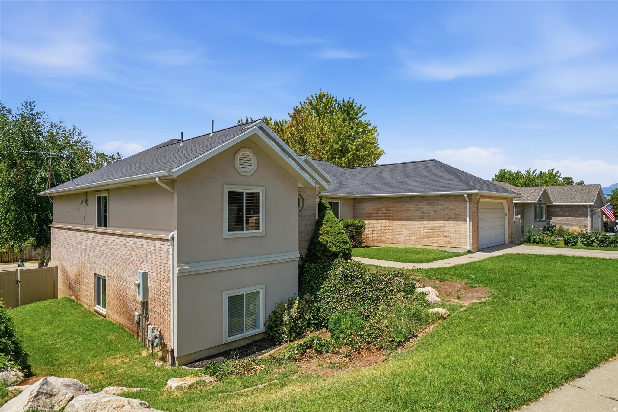 MARLON HILLS - Residential