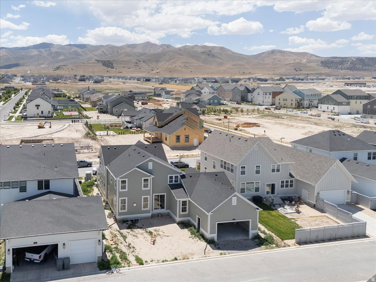 BEACON POINTE - Residential