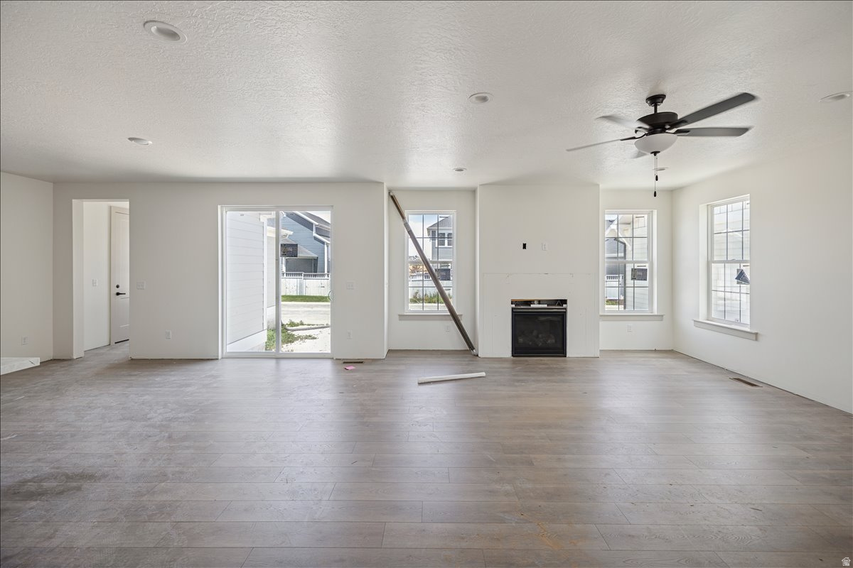 BEACON POINTE - Residential