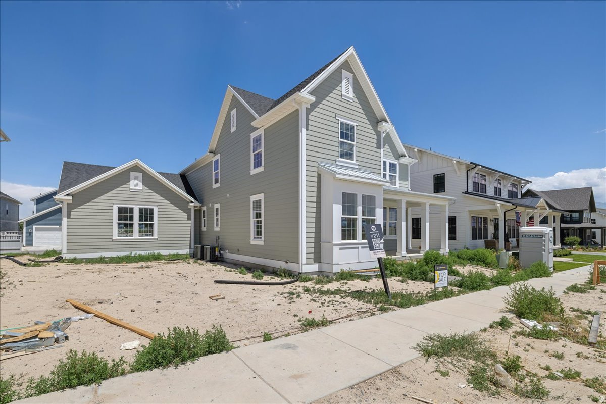 BEACON POINTE - Residential