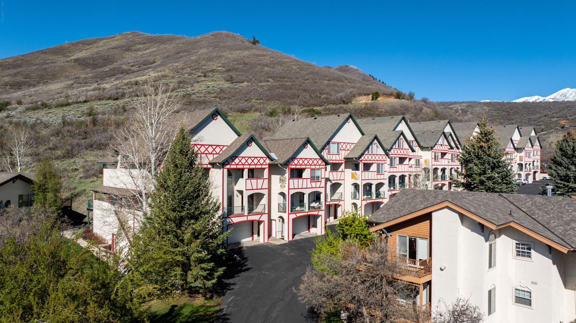 SWISS OAKS - Residential