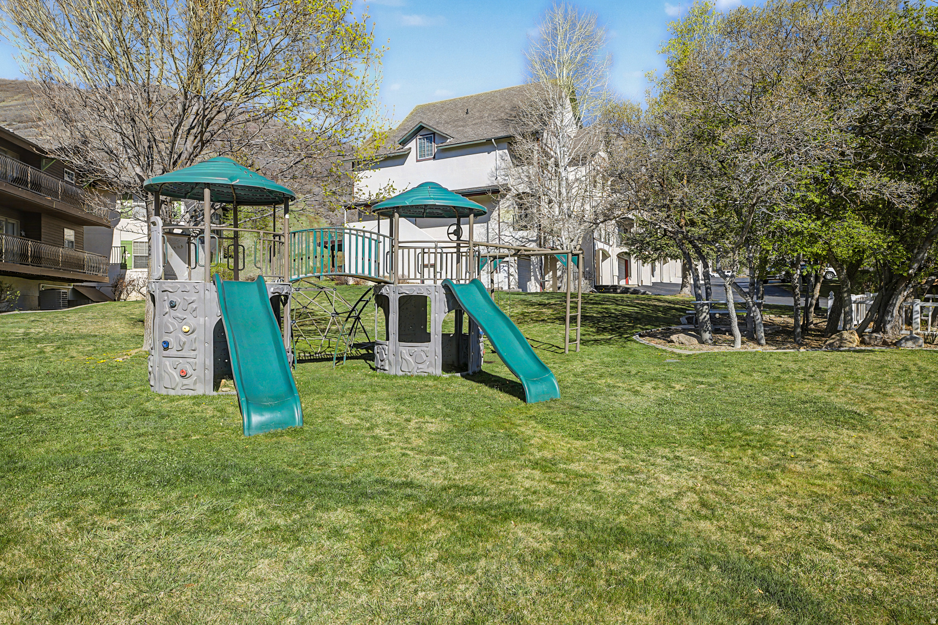 SWISS OAKS - Residential