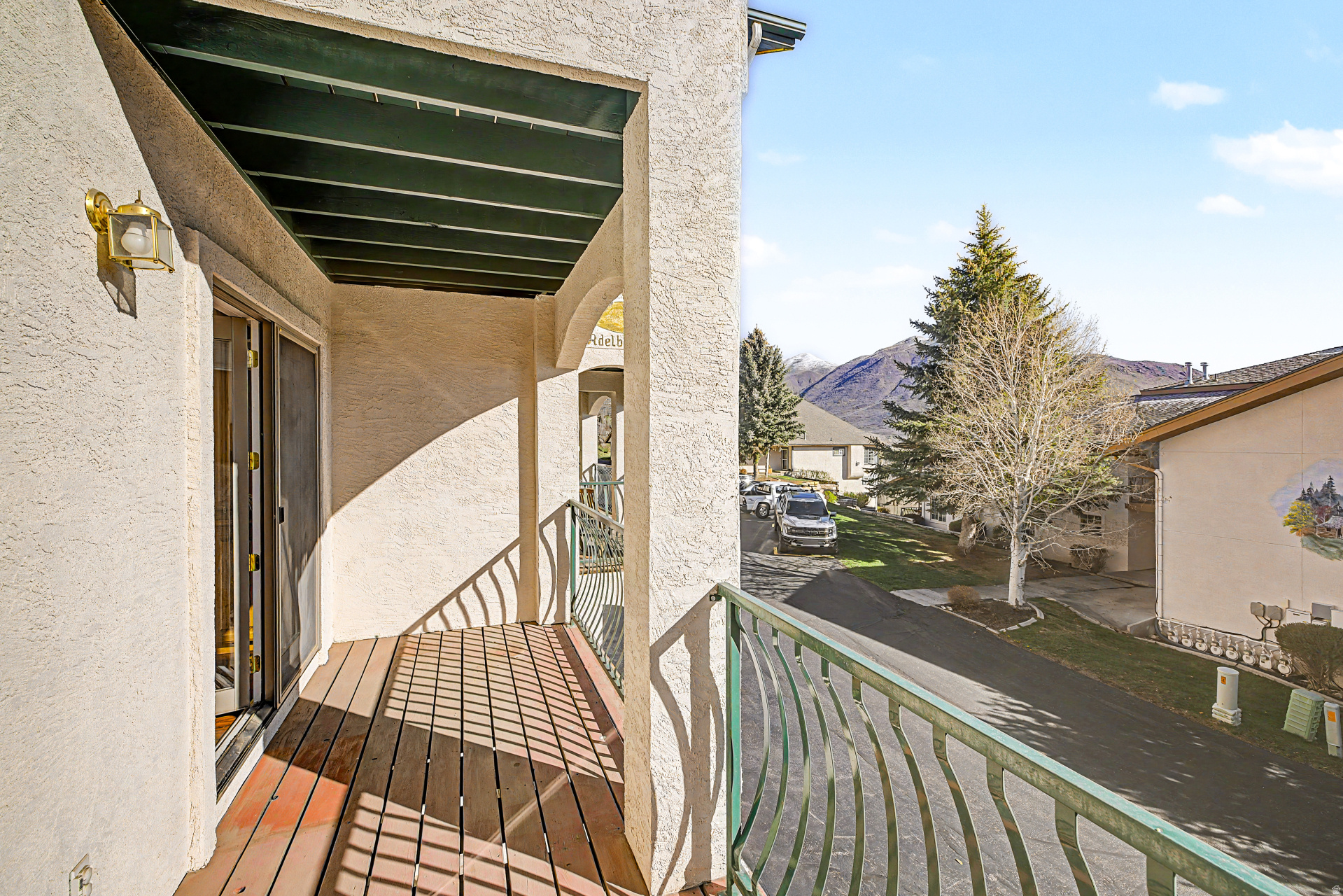 SWISS OAKS - Residential