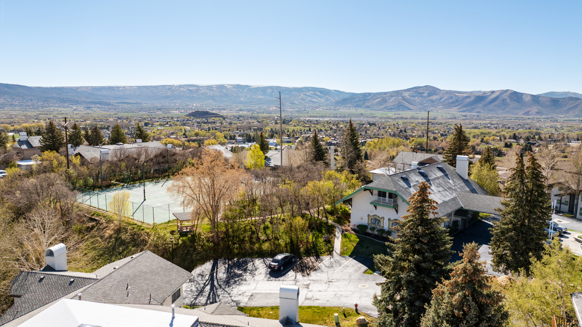SWISS OAKS - Residential