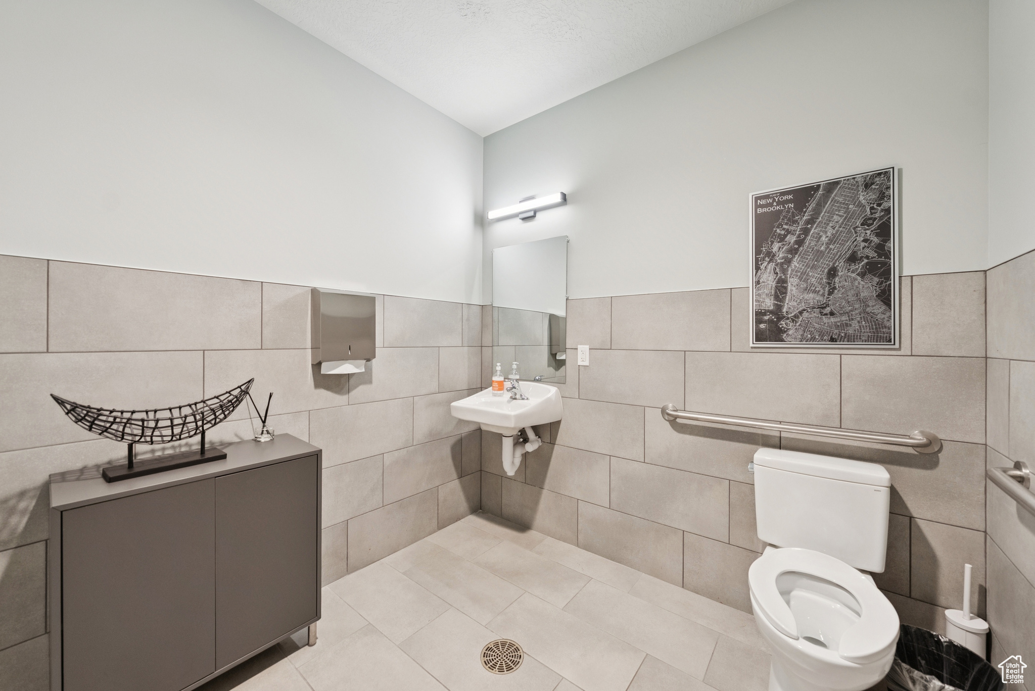 PARK EAST II BUSINESS COMMUNITY CONDOS - Commercial Sale