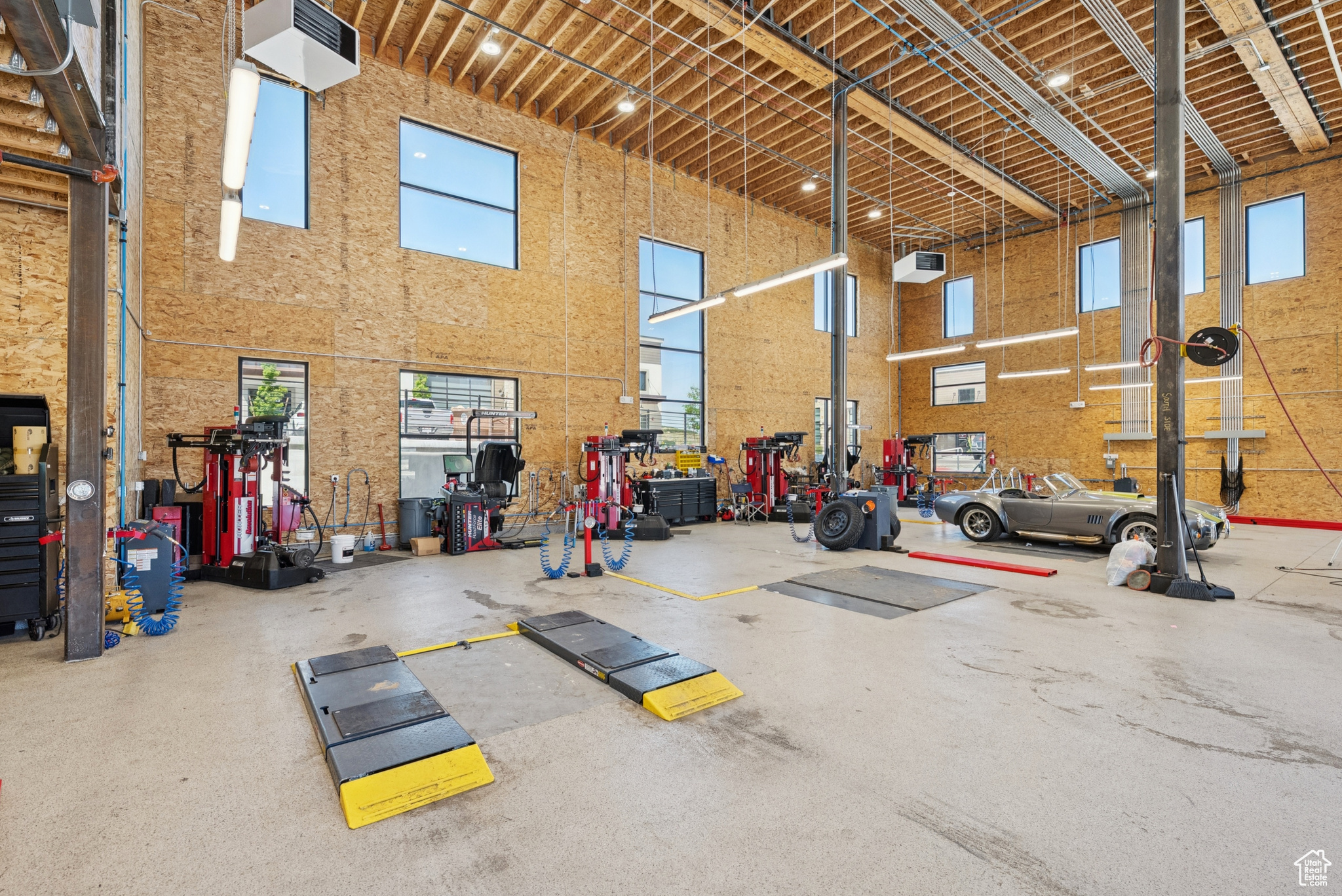 PARK EAST II BUSINESS COMMUNITY CONDOS - Commercial Sale