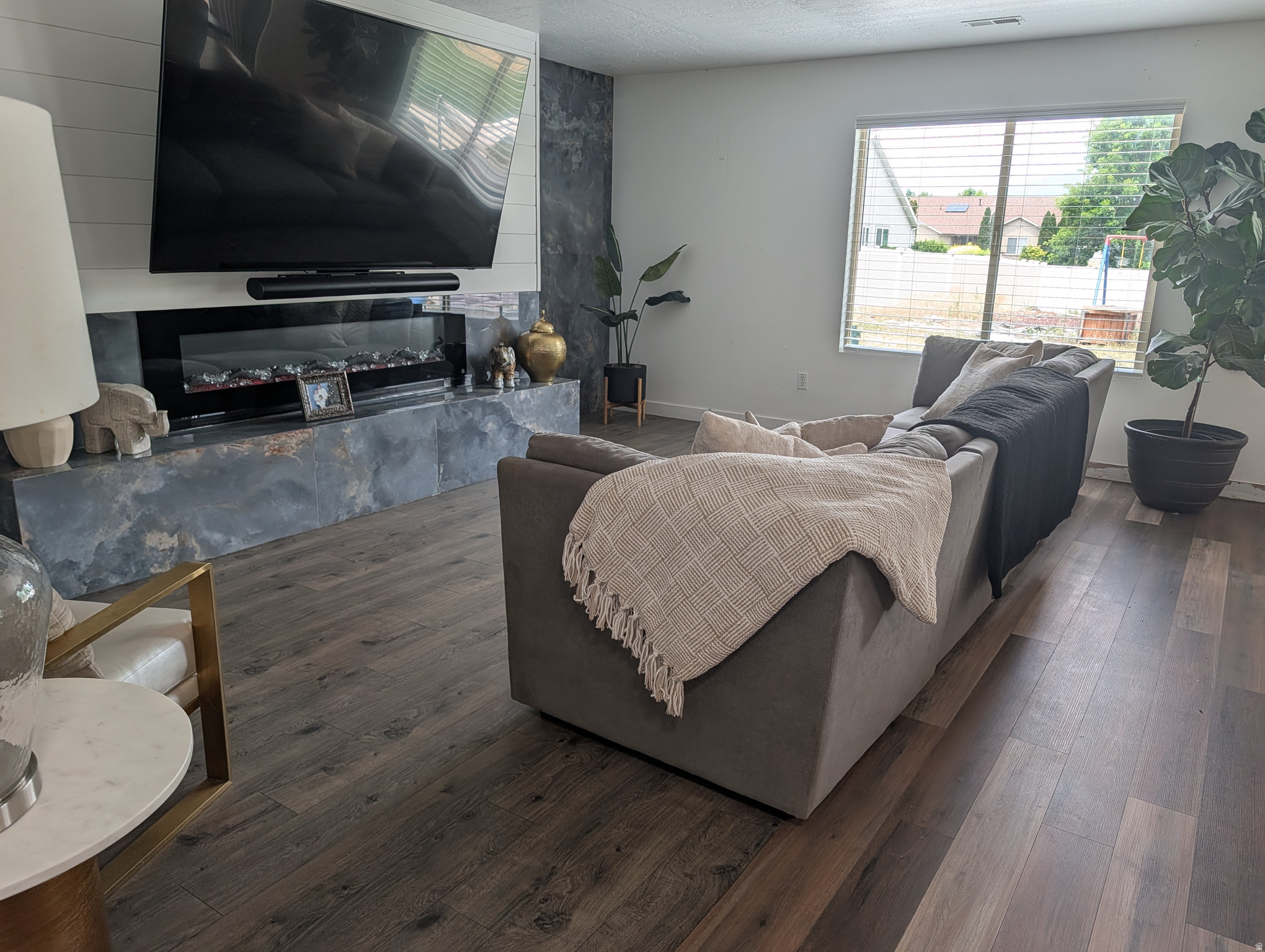 CREEKSIDE - Residential