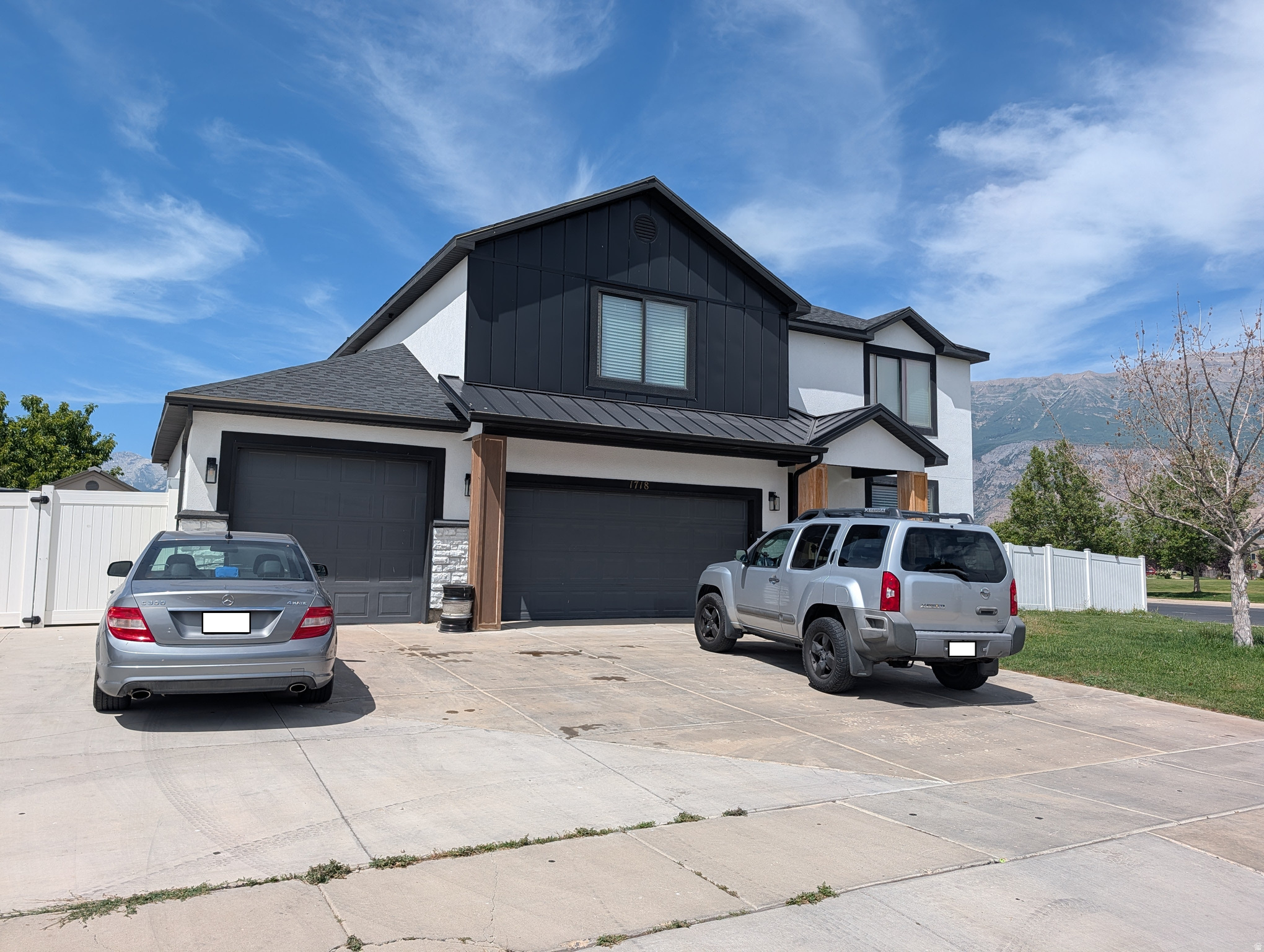 Amazing price in a great location, come and see it today. Huge main bedroom amazing walk in close size. 3 car garage, corner lot. Come and see for yourself this amazing opportunity.