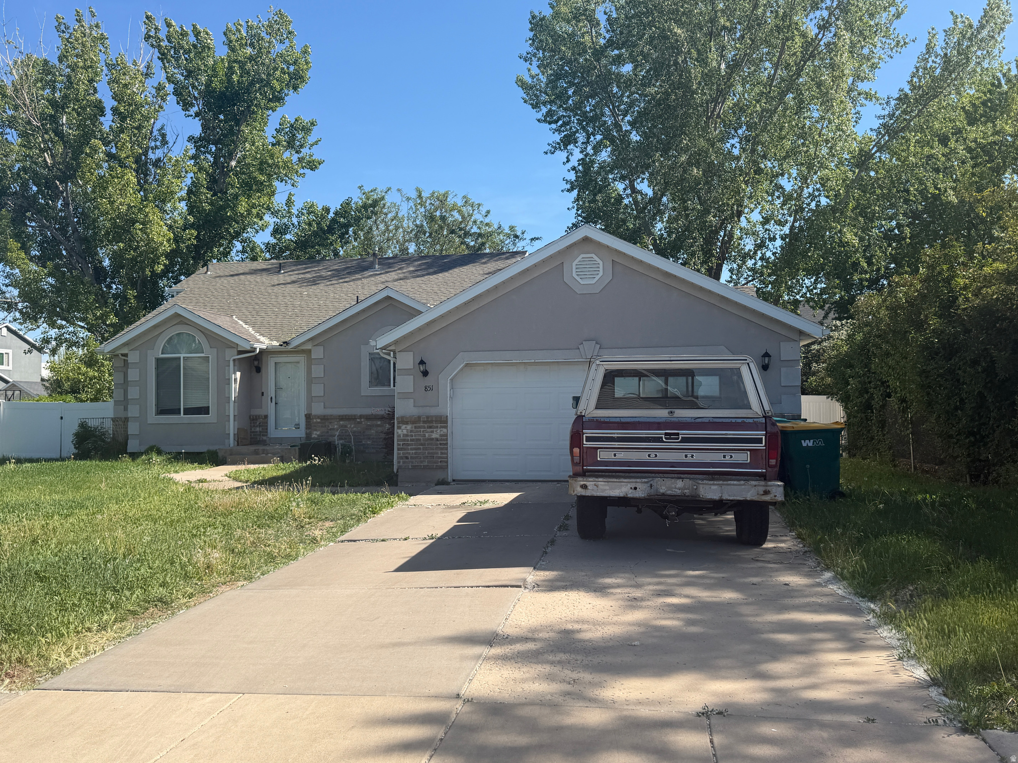 Short sale requiring 24 hour notice for showings. Super convenient location close to I-15 and HAFB.