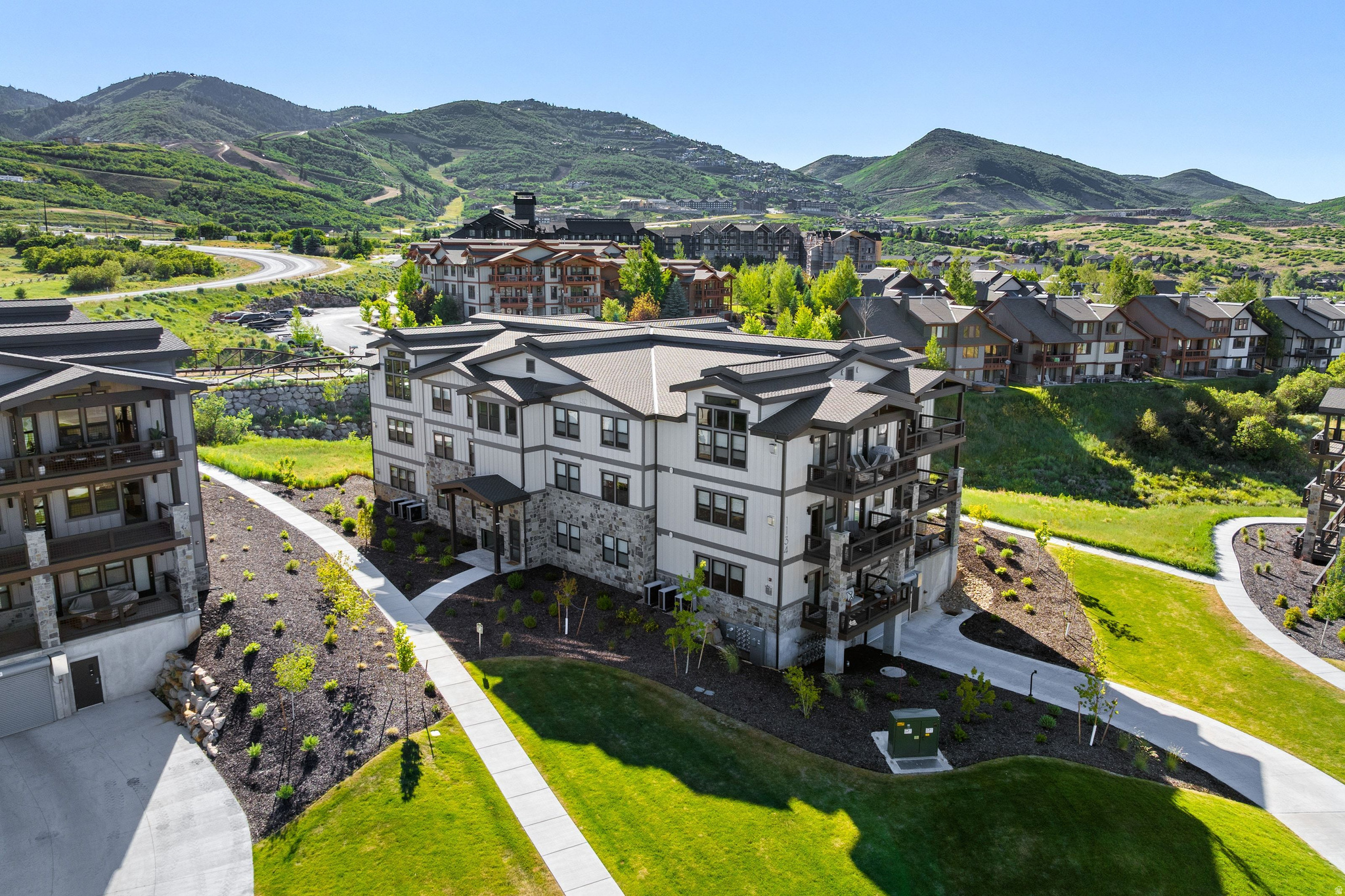 MAYFLOWER LAKESIDE - Residential