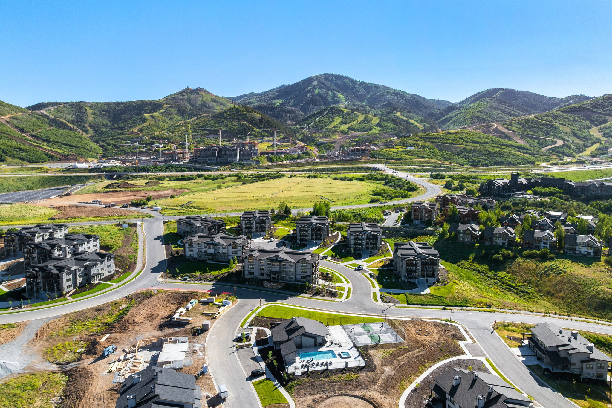 MAYFLOWER LAKESIDE - Residential