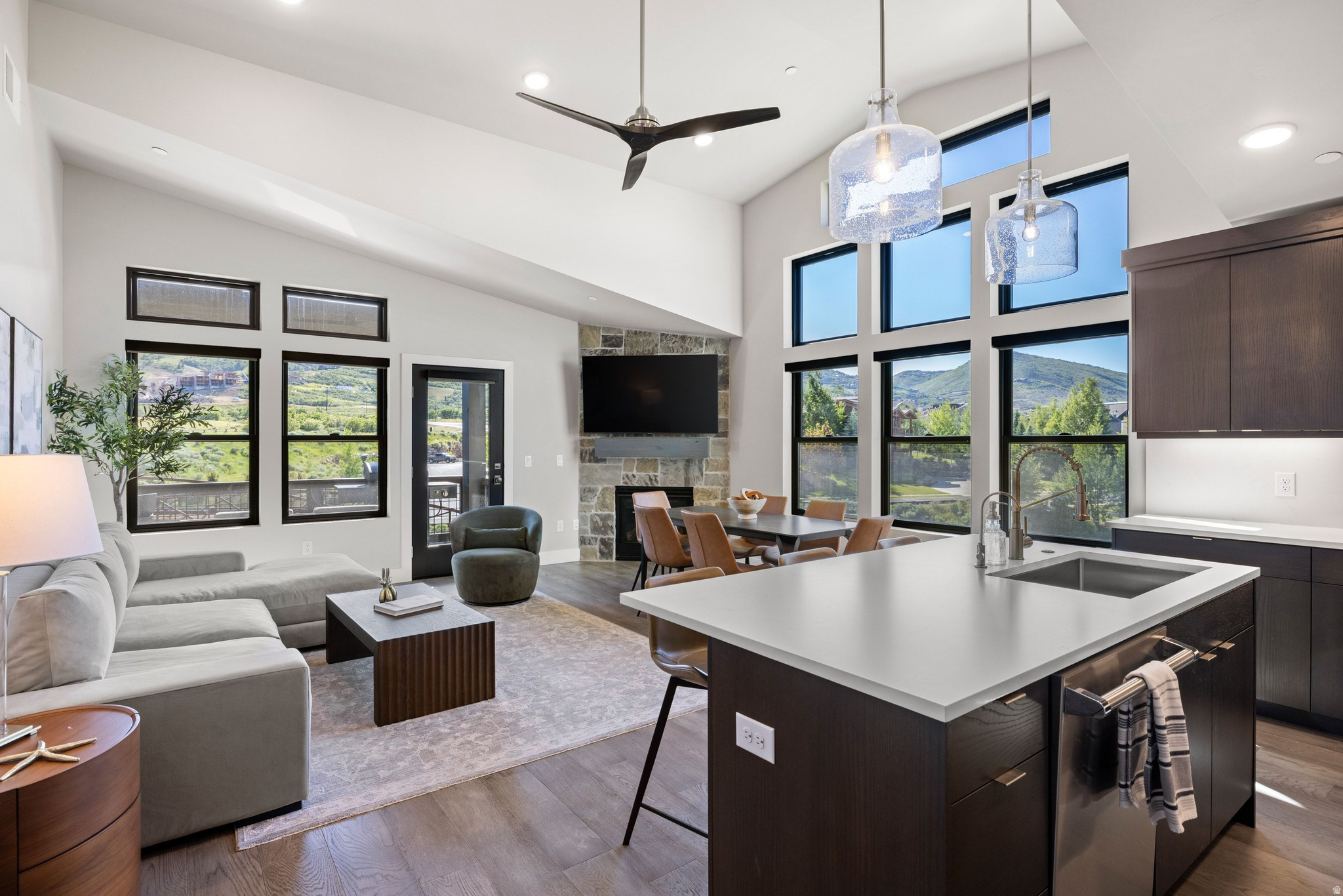 MAYFLOWER LAKESIDE - Residential