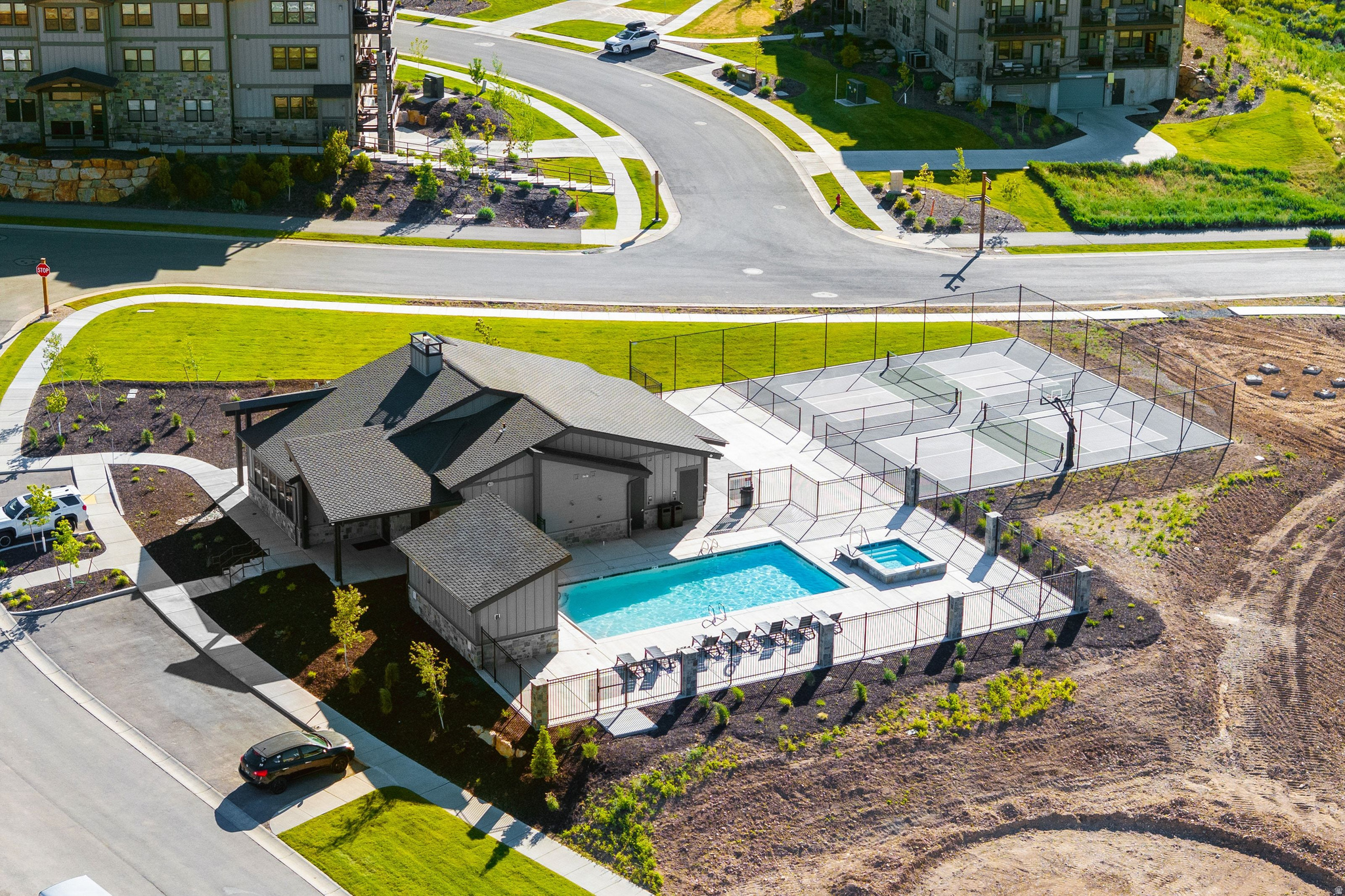 MAYFLOWER LAKESIDE - Residential