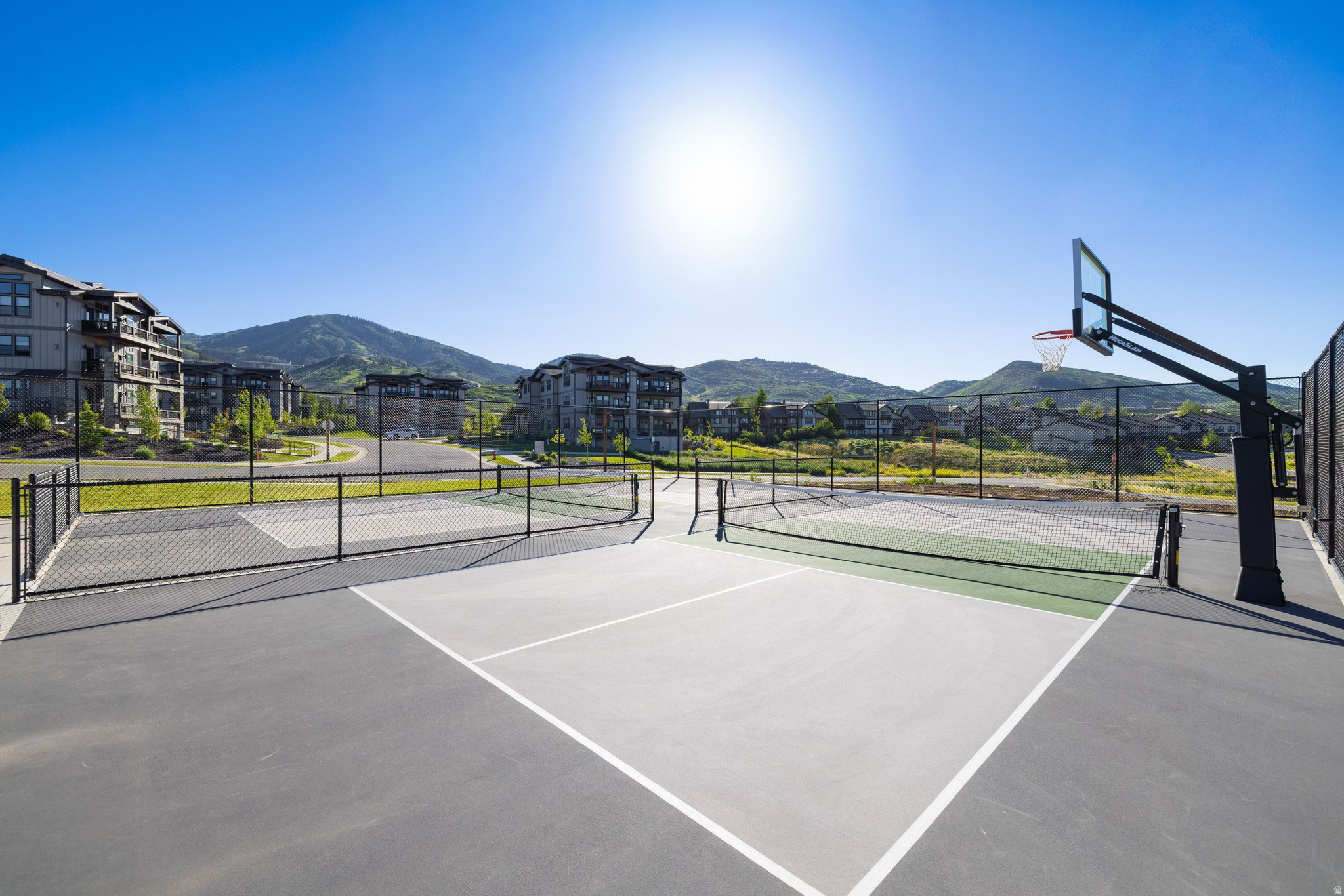 MAYFLOWER LAKESIDE - Residential