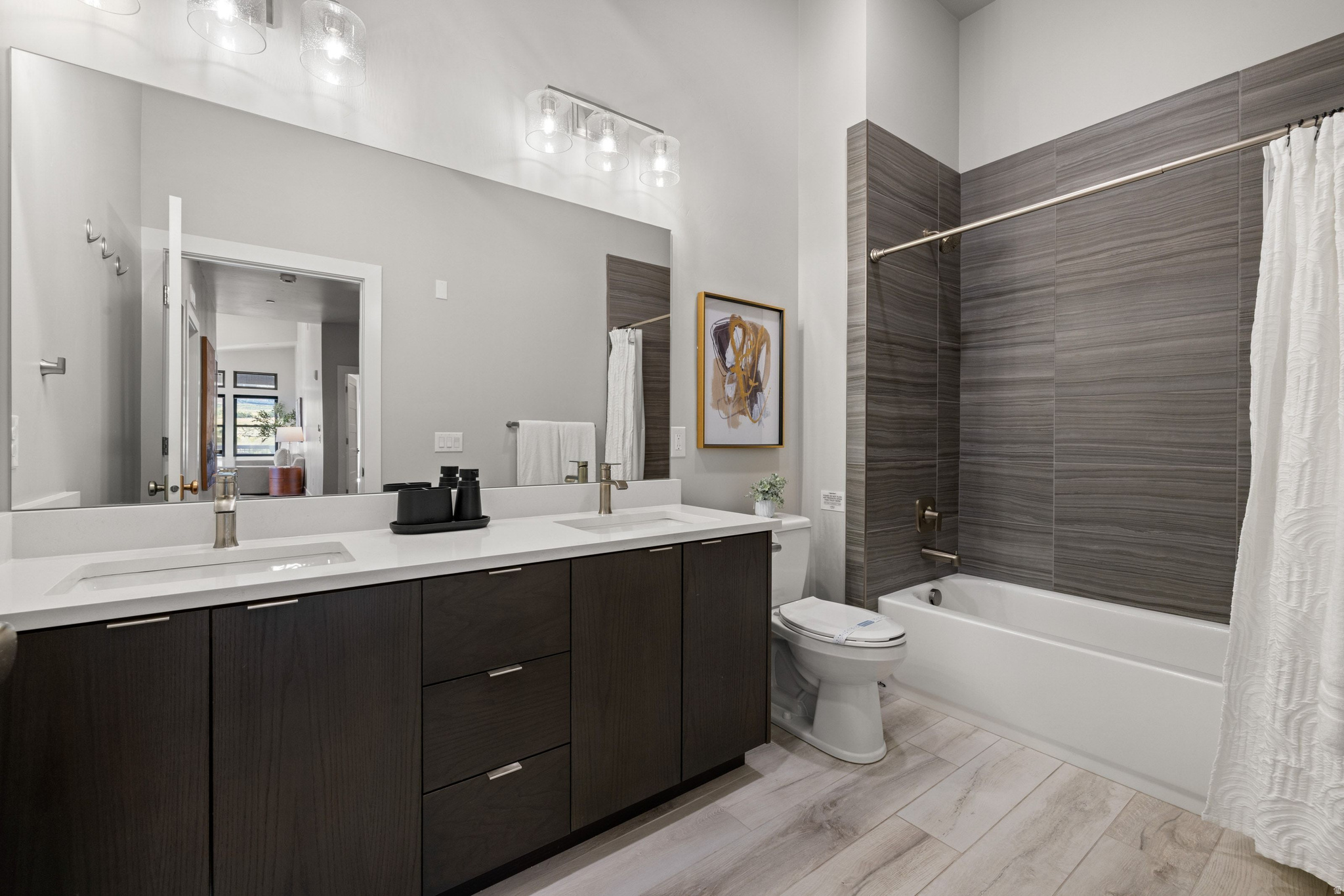 MAYFLOWER LAKESIDE - Residential