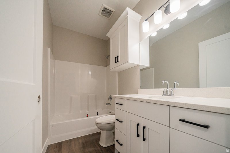 SMILING H - Residential