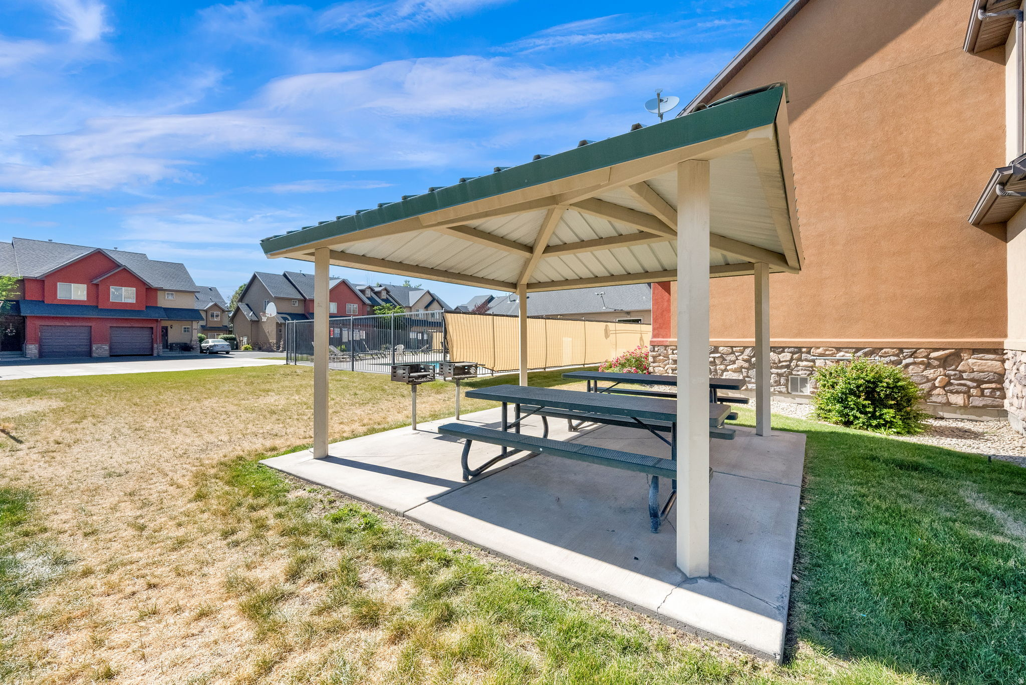 MAPLEWOOD - Residential