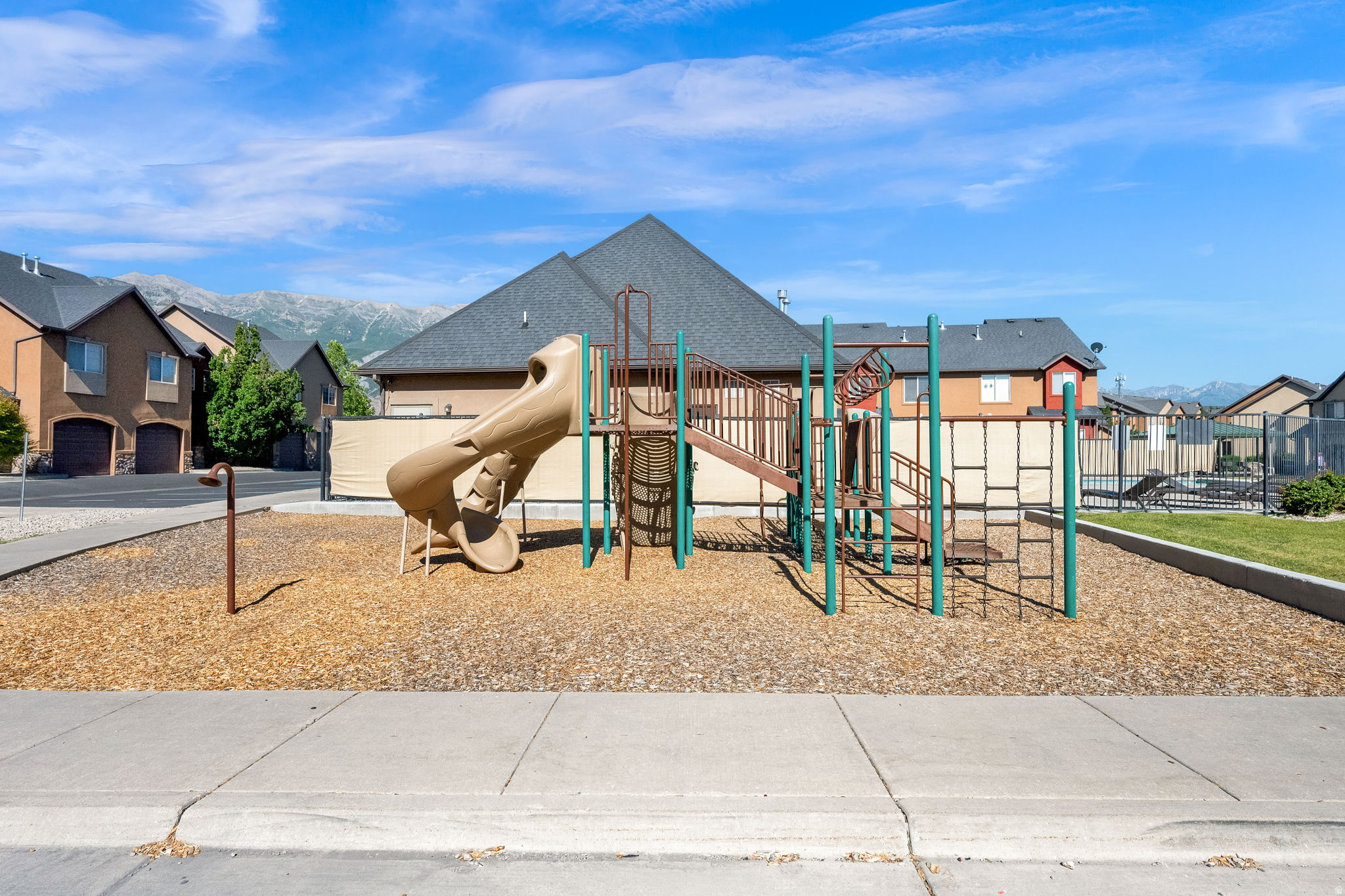 MAPLEWOOD - Residential