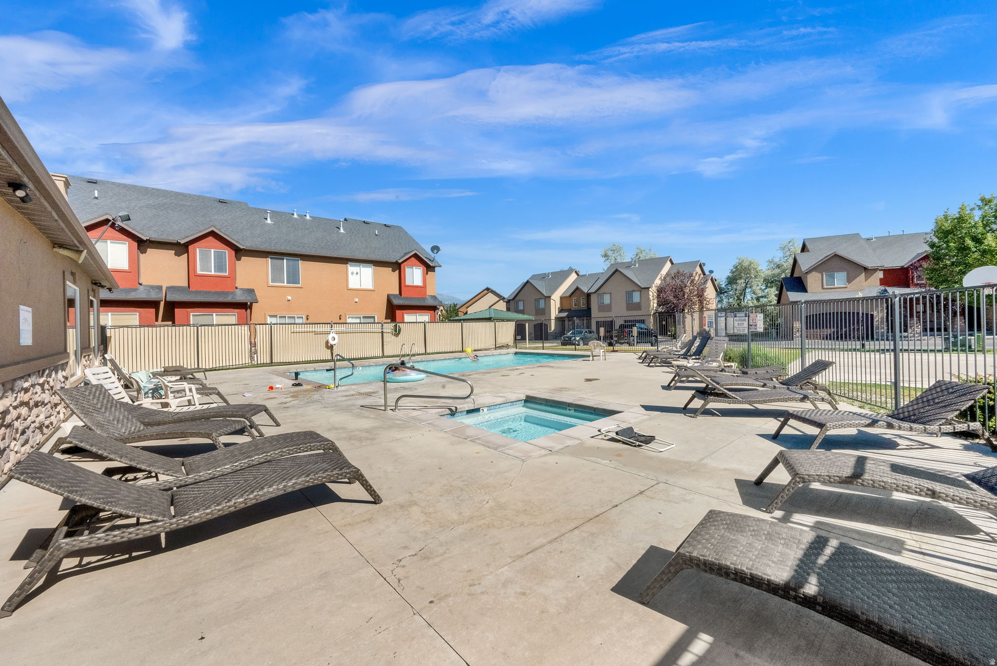 MAPLEWOOD - Residential