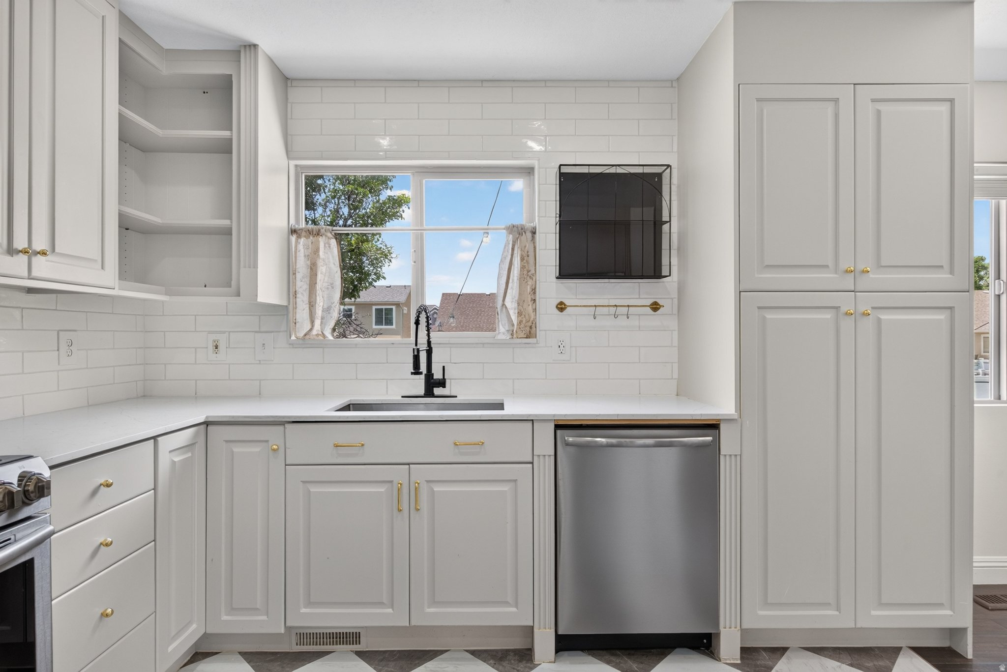 POINTE MEADOWS PHASE VIII - Residential