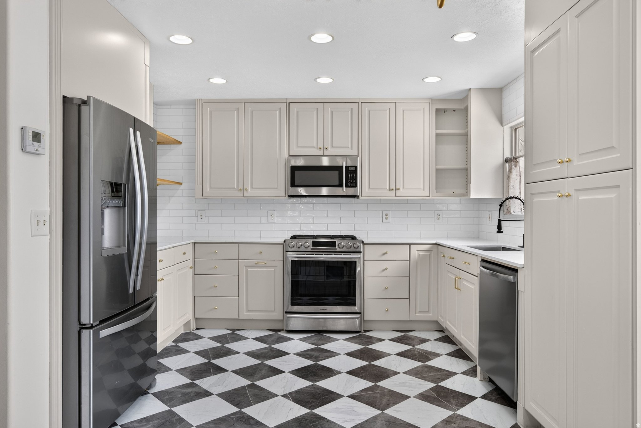 POINTE MEADOWS PHASE VIII - Residential