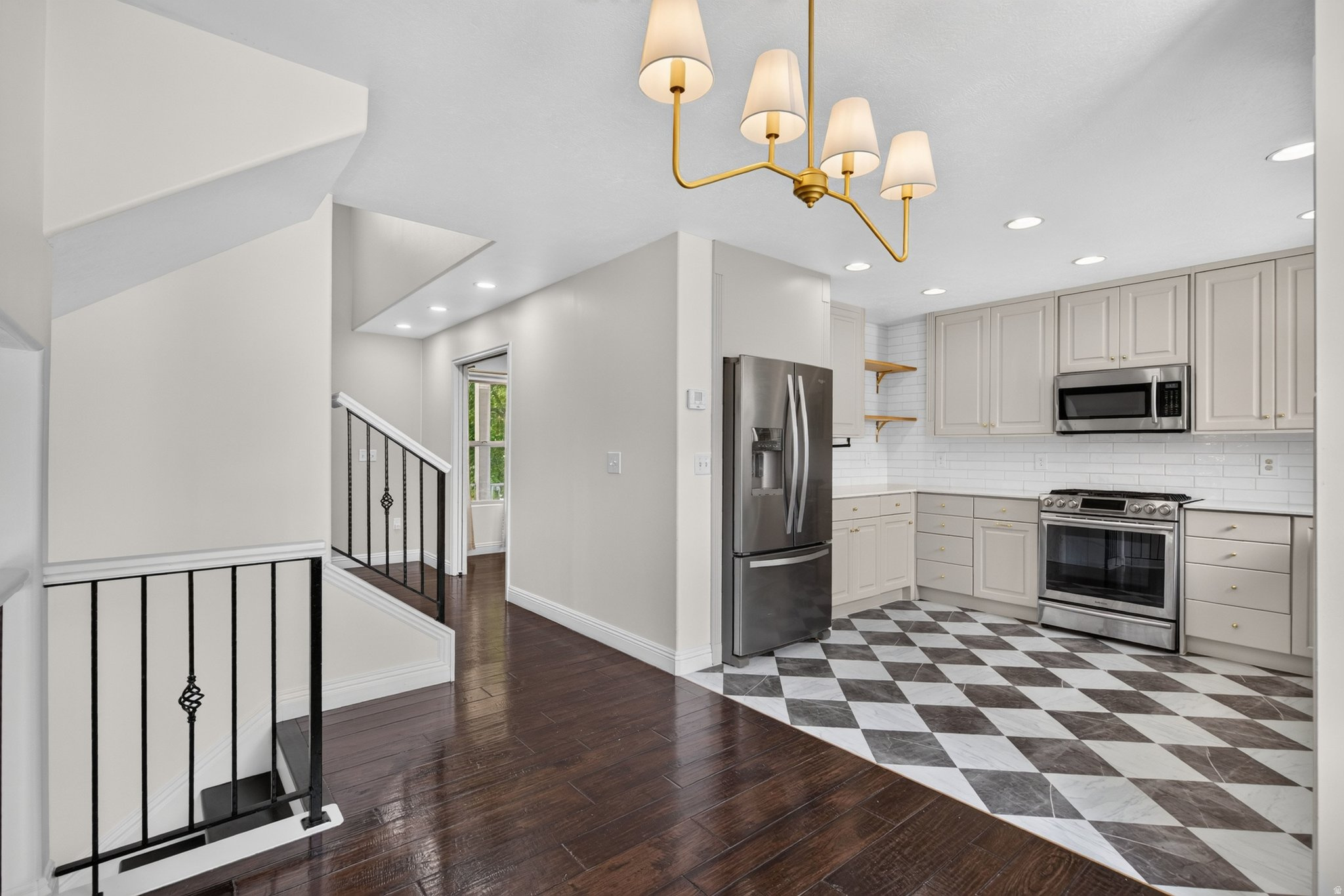 POINTE MEADOWS PHASE VIII - Residential