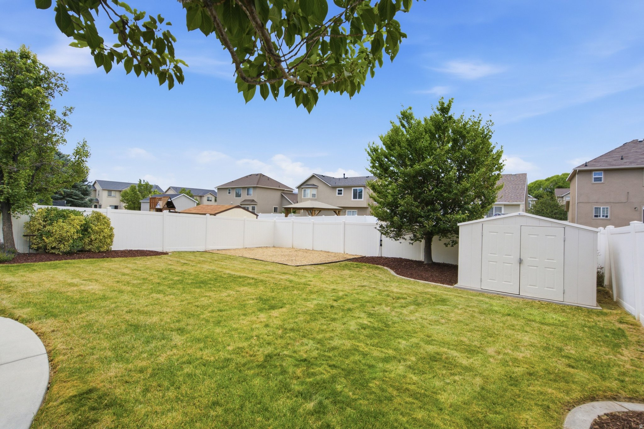 POINTE MEADOWS PHASE VIII - Residential