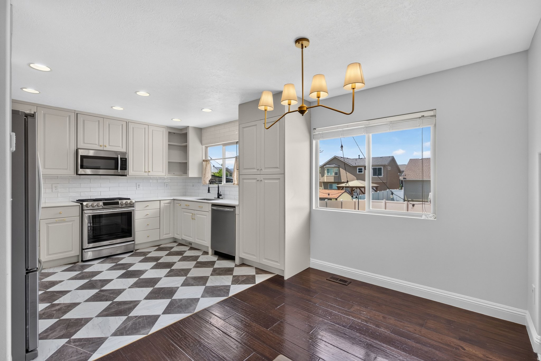 POINTE MEADOWS PHASE VIII - Residential