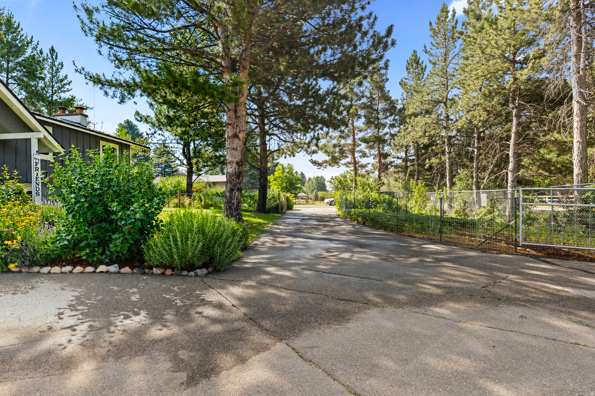 EDEN HILLS - Residential