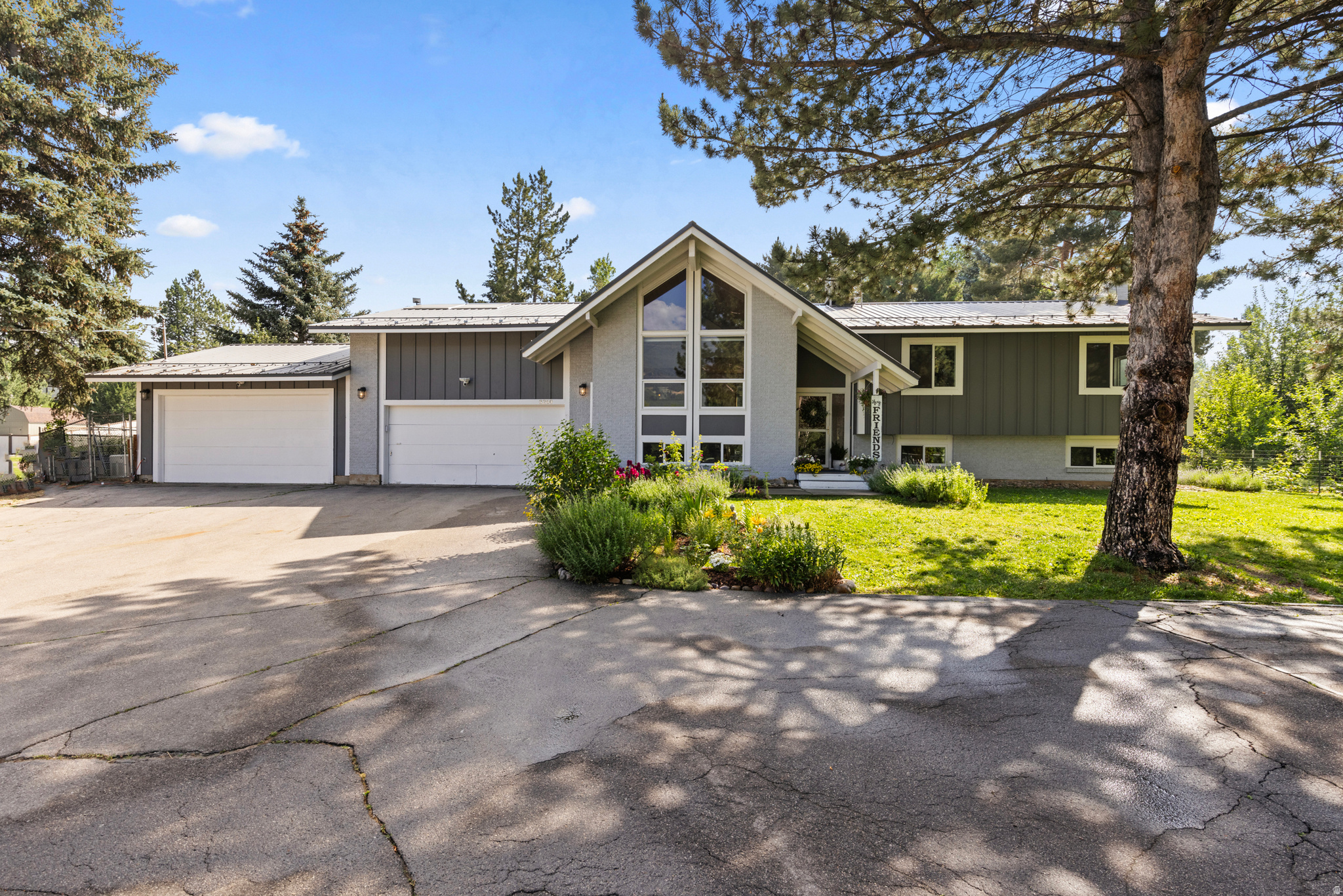 EDEN HILLS - Residential