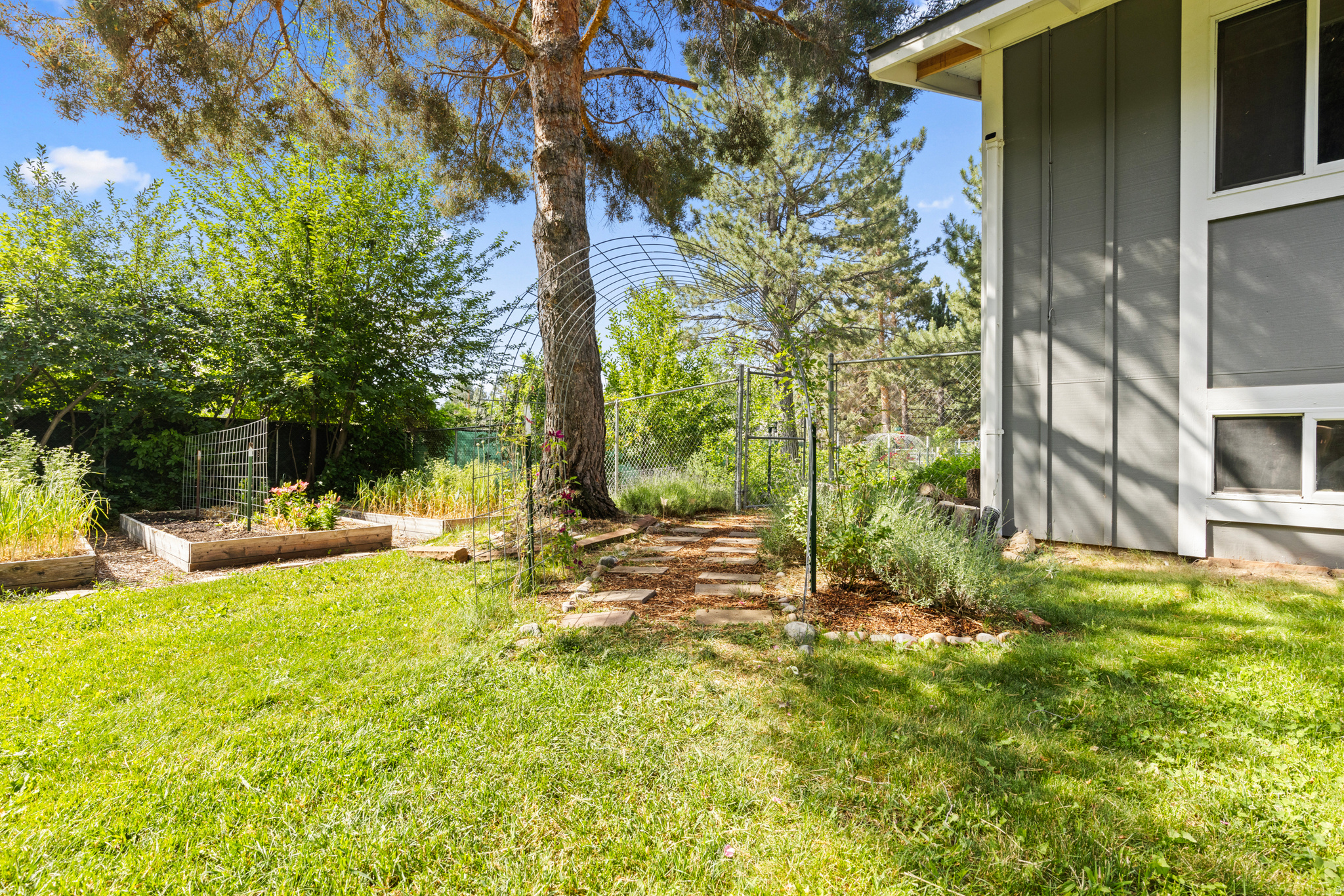 EDEN HILLS - Residential