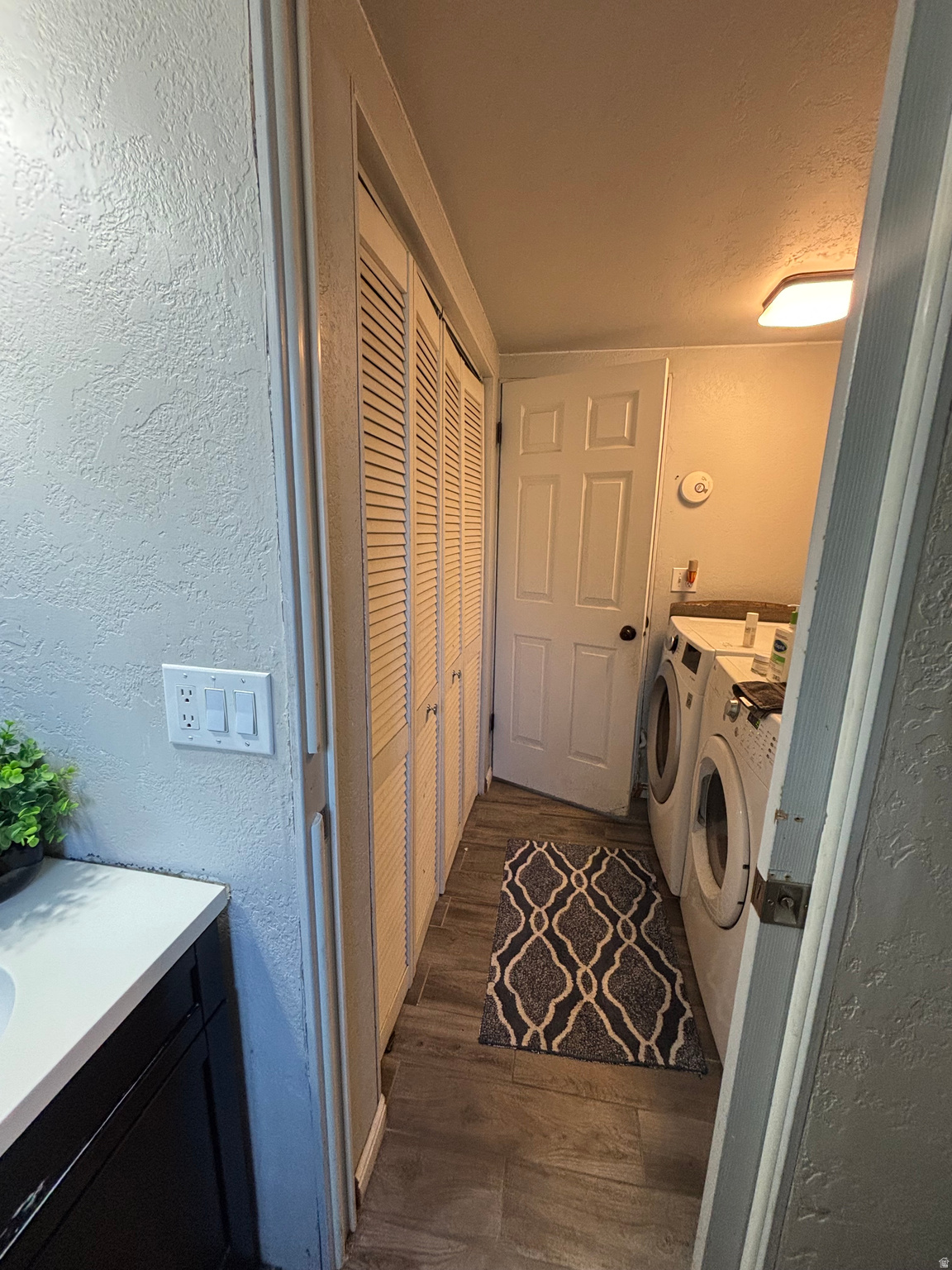 COUNTRY ESTATES - Residential