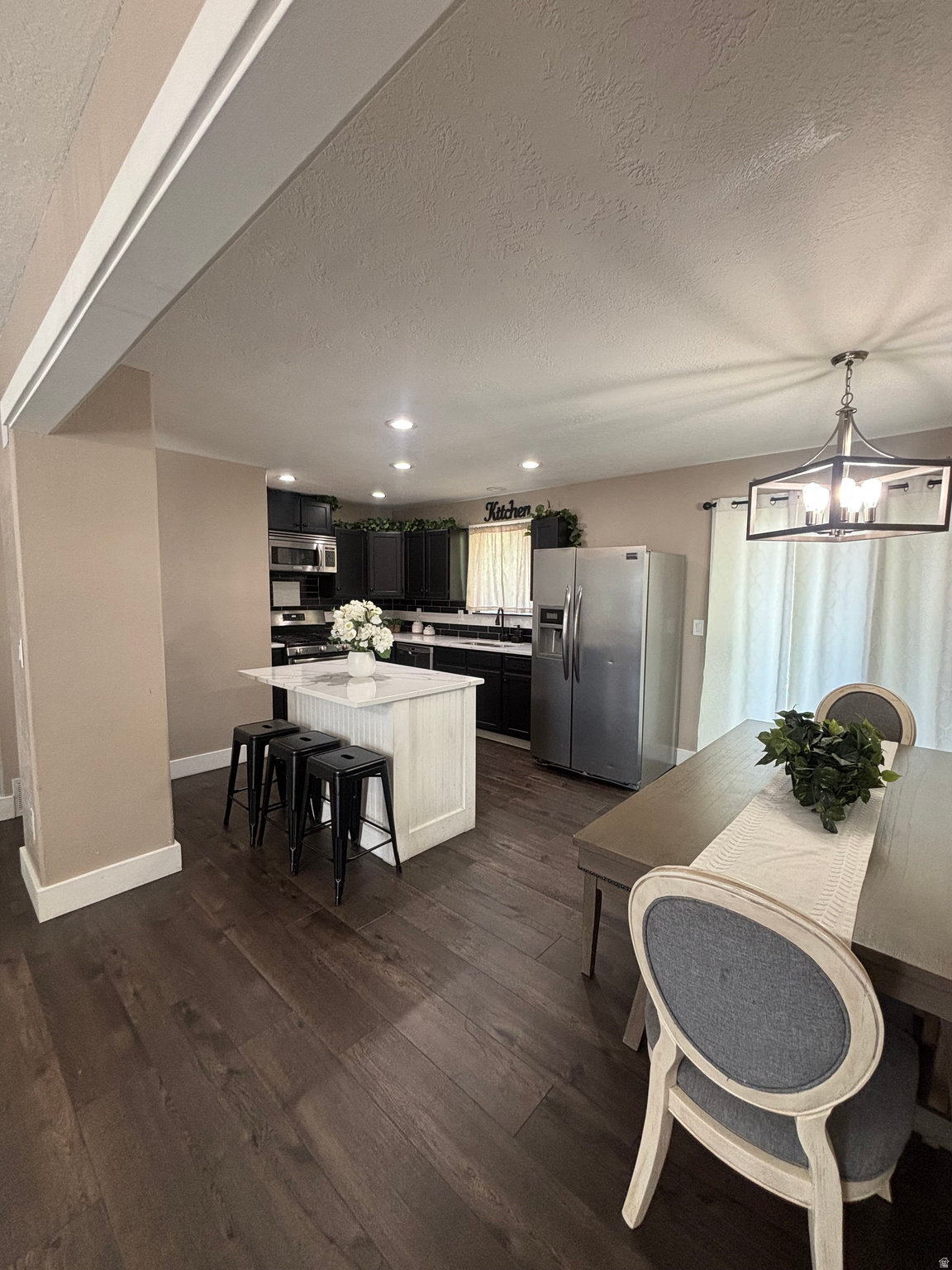COUNTRY ESTATES - Residential