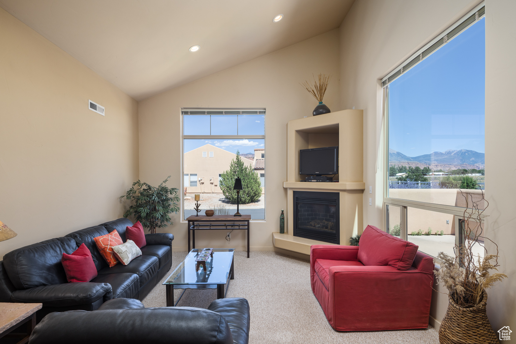 RIM VILLAGE TONWHOMES - Residential