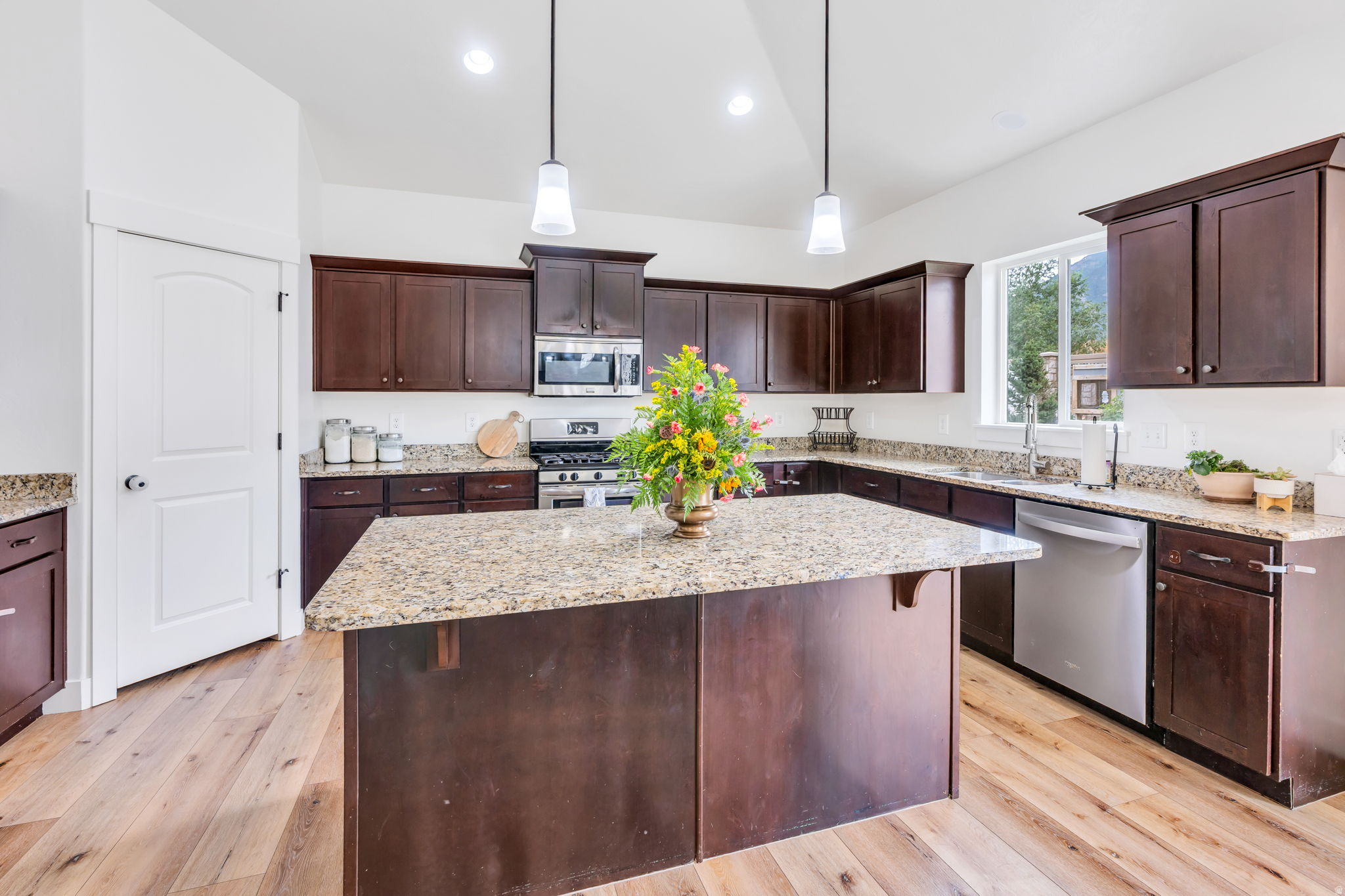 MOUNT LOAFER VIEW - Residential