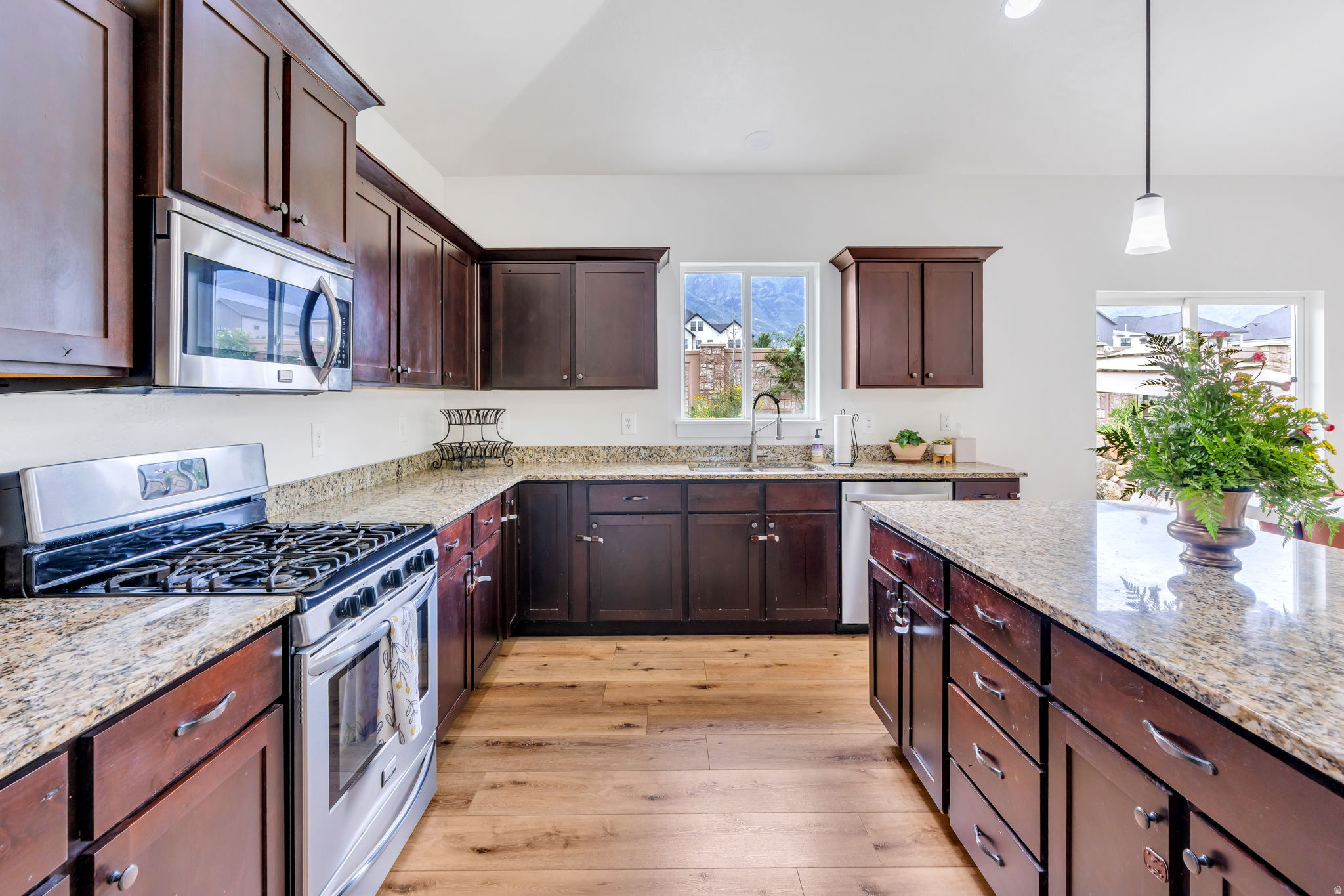 MOUNT LOAFER VIEW - Residential