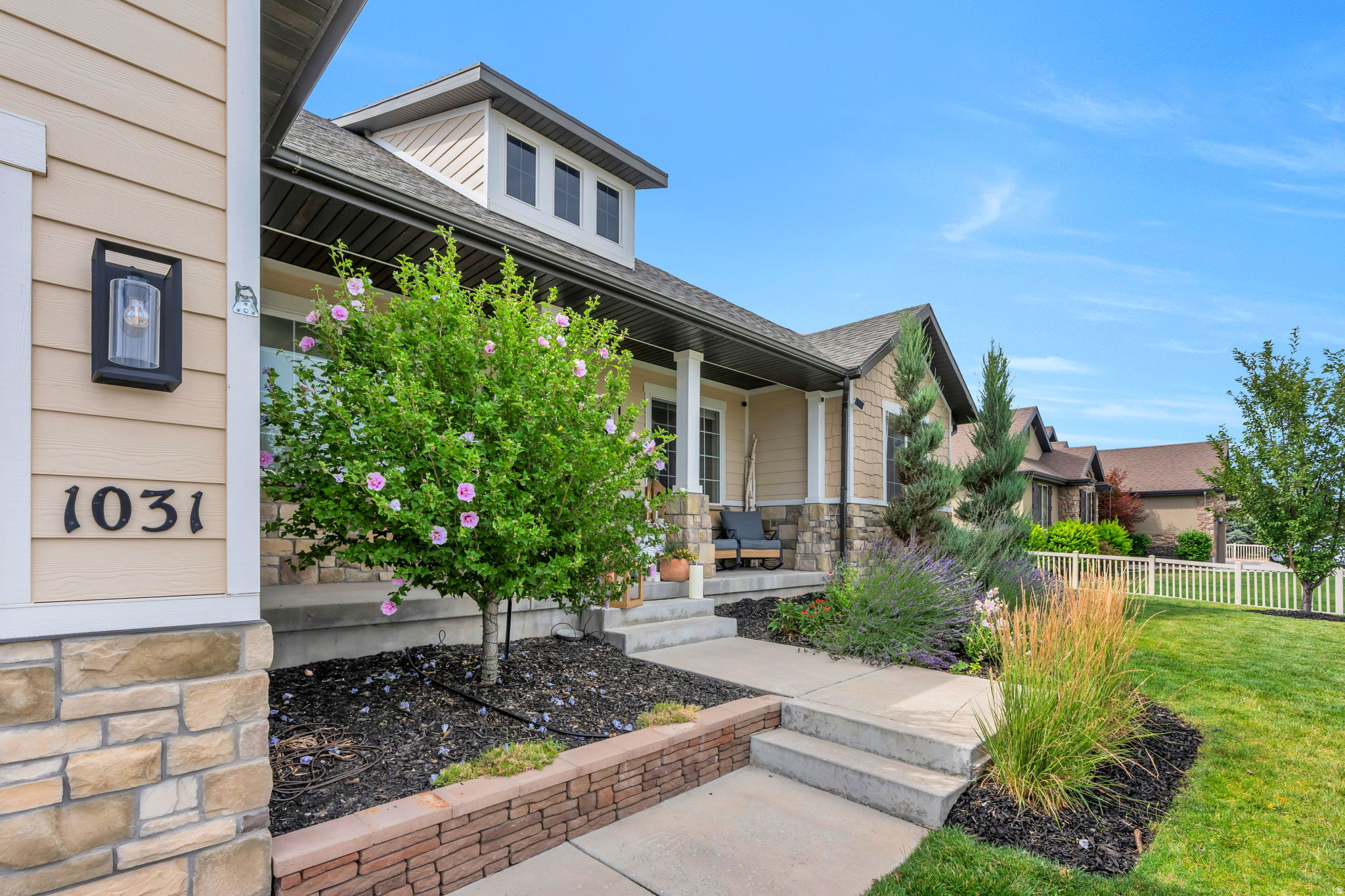 MOUNT LOAFER VIEW - Residential