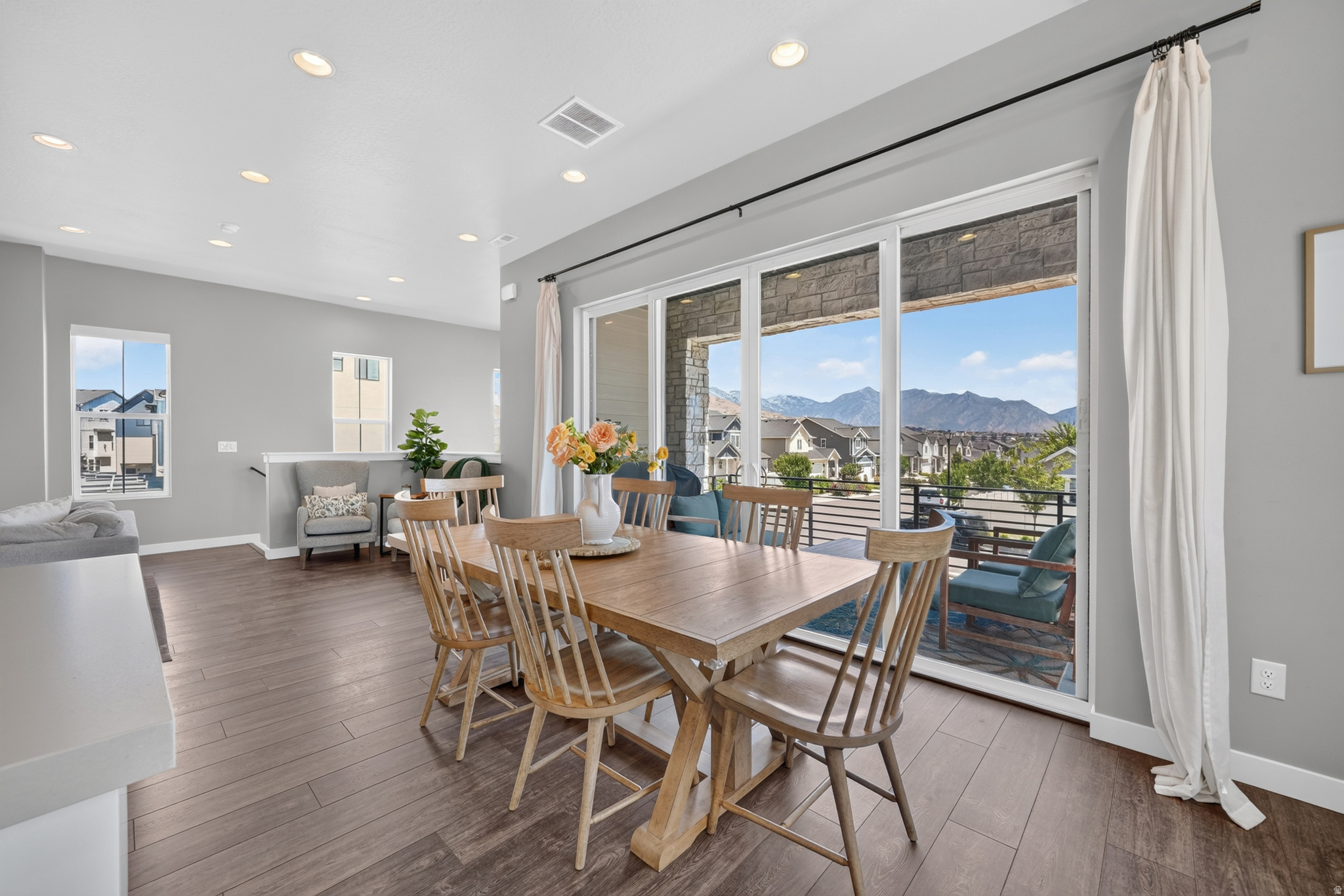 HOLBROOK - Residential