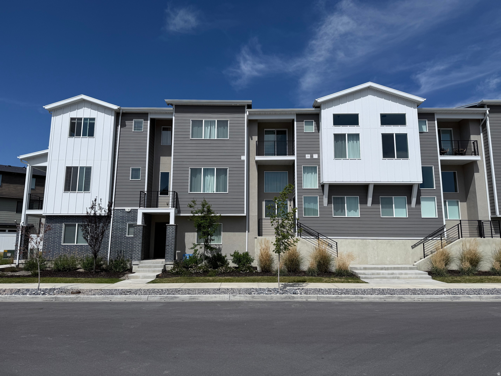 MEADOWBROOK - Residential