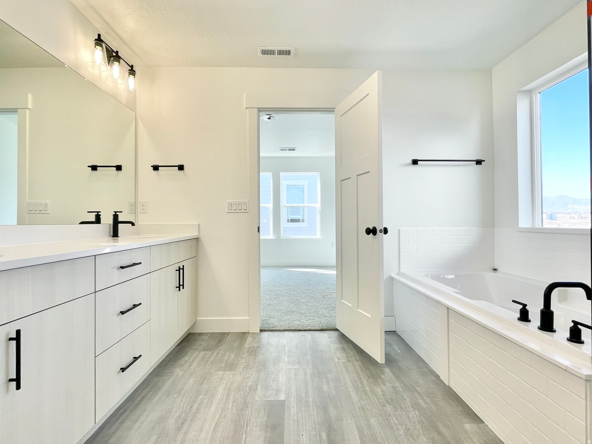 MOUNTAIN RIDGE - Residential