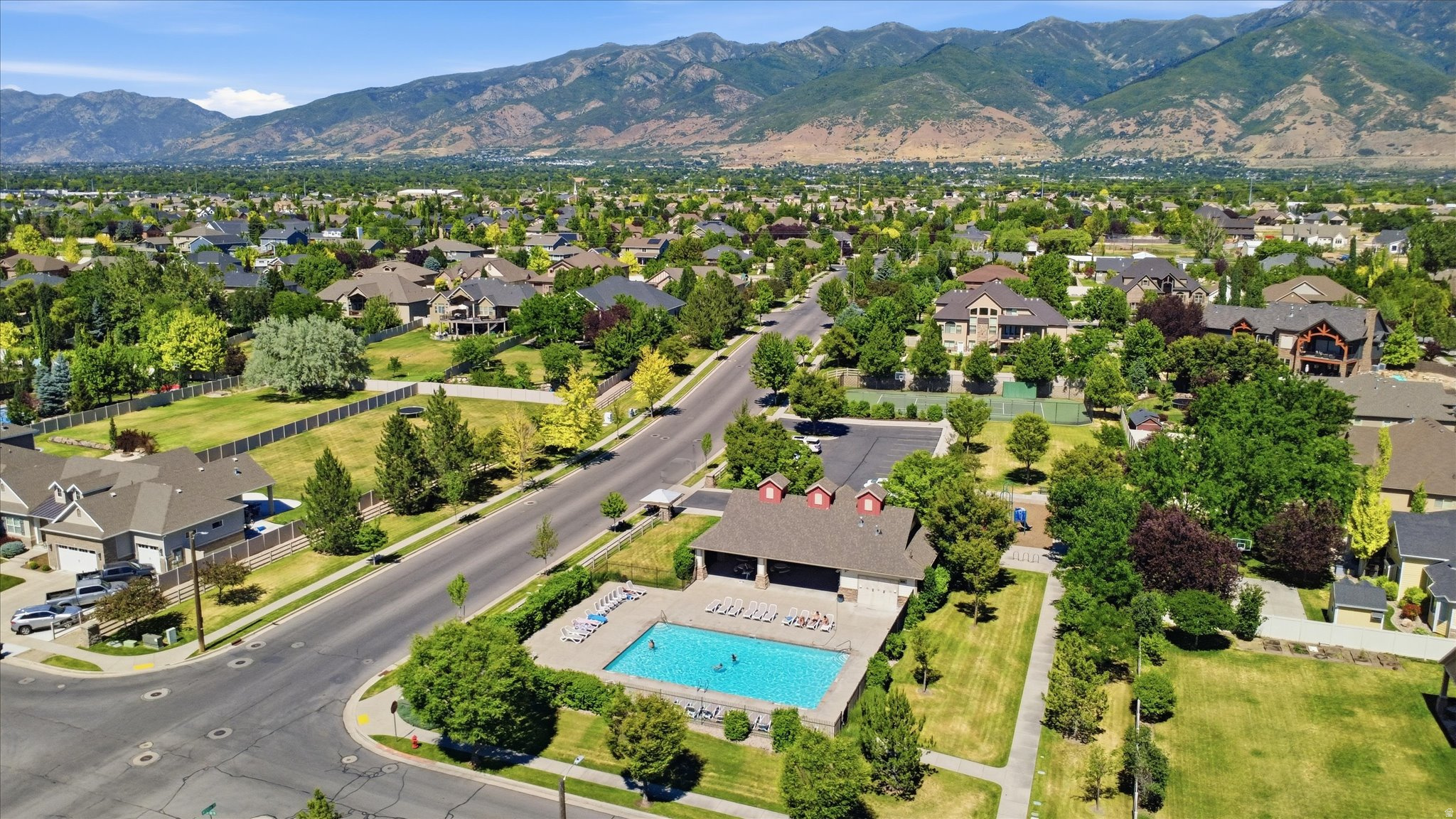 SUNSET EQUESTRIAN ES - Residential