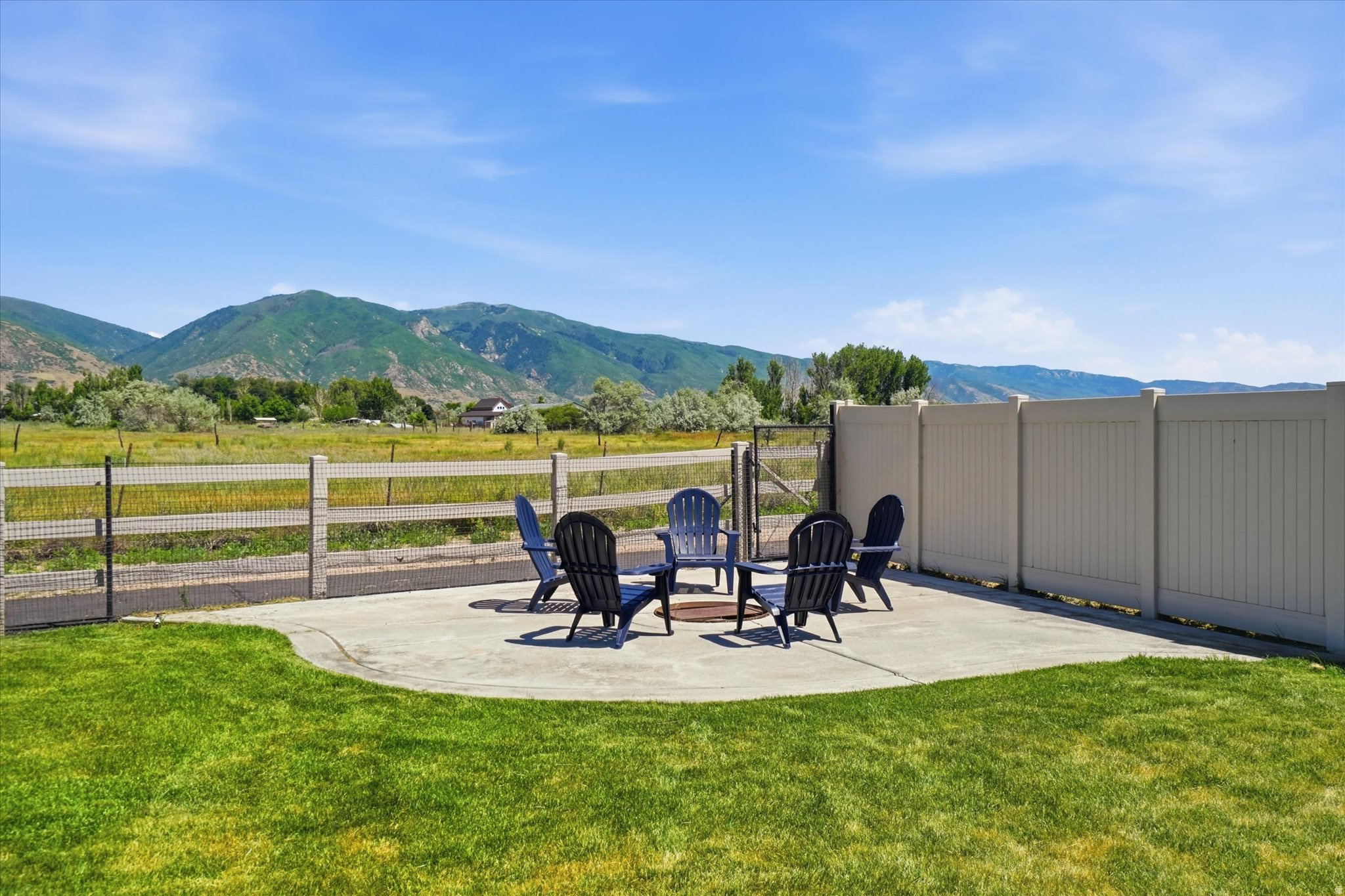 SUNSET EQUESTRIAN ES - Residential