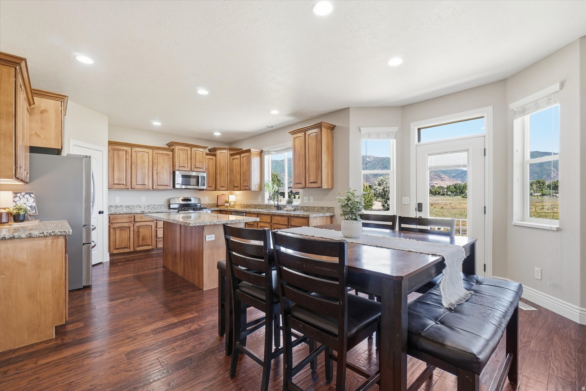 SUNSET EQUESTRIAN ES - Residential