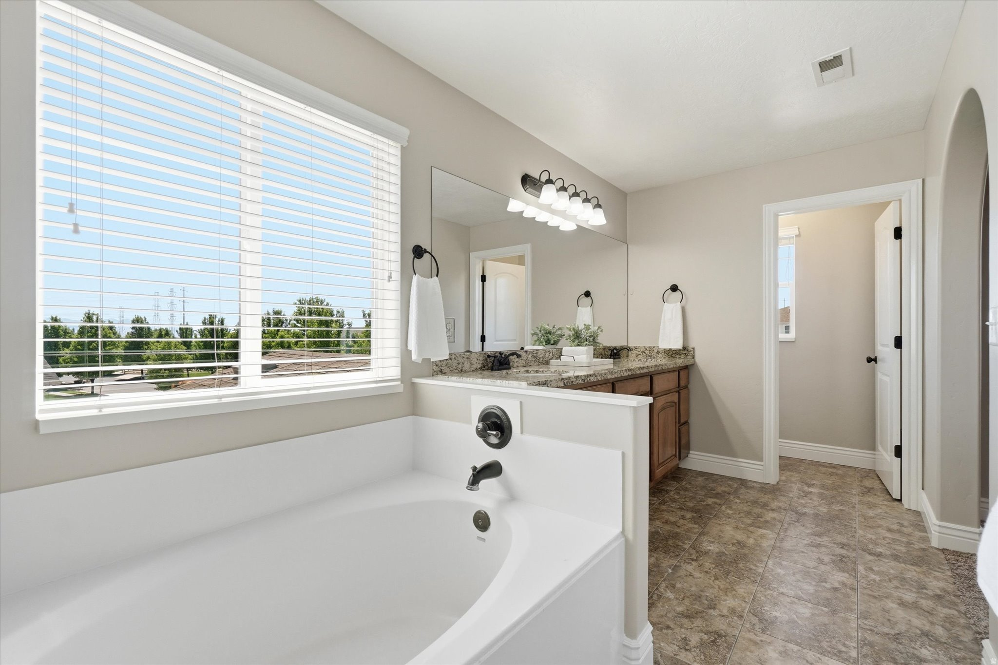 SUNSET EQUESTRIAN ES - Residential